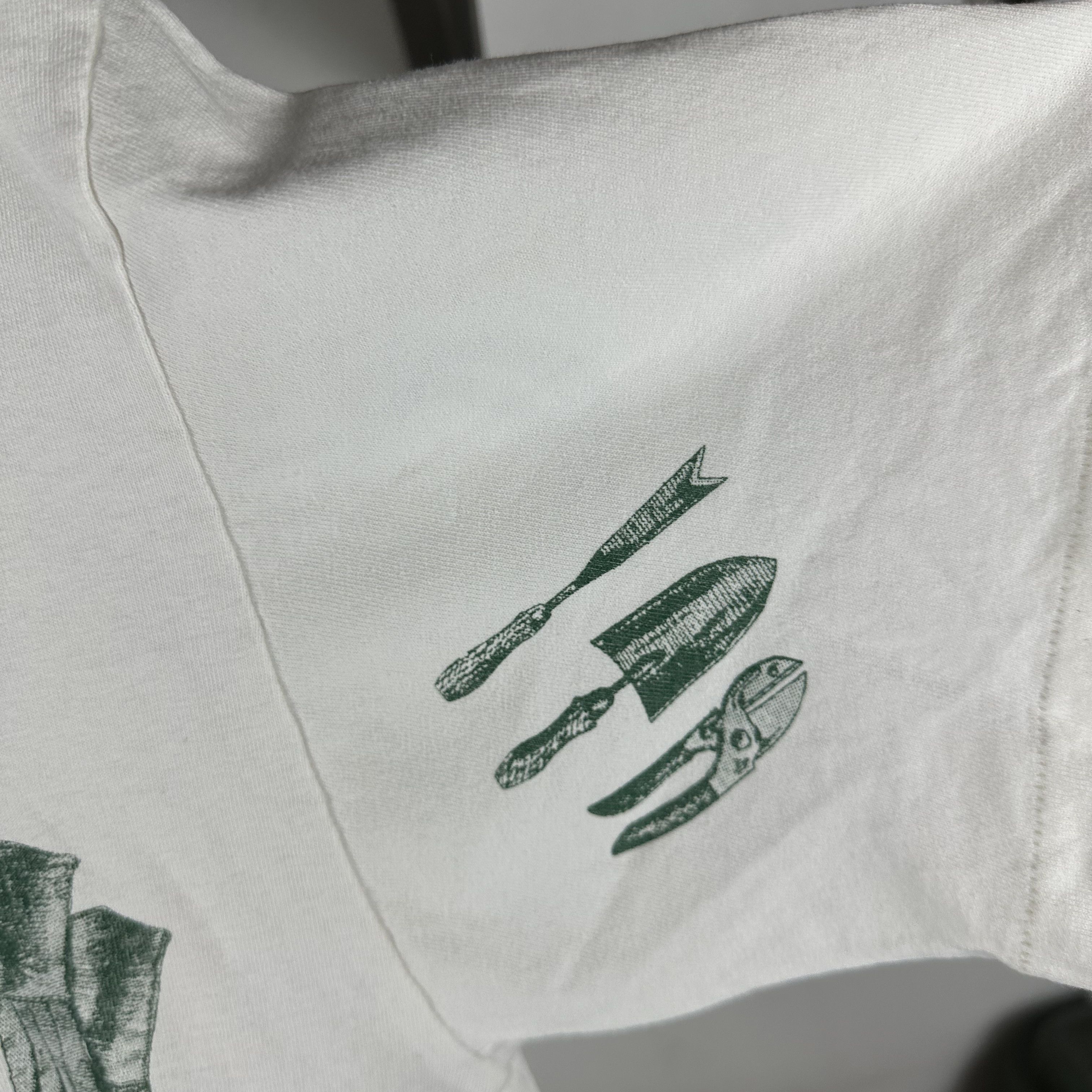 Vintage ​​​​Vintage 1993 Callaway Gardens Garden Tools AOP T-shirt Size US L / EU 52-54 / 3 - 7 Thumbnail