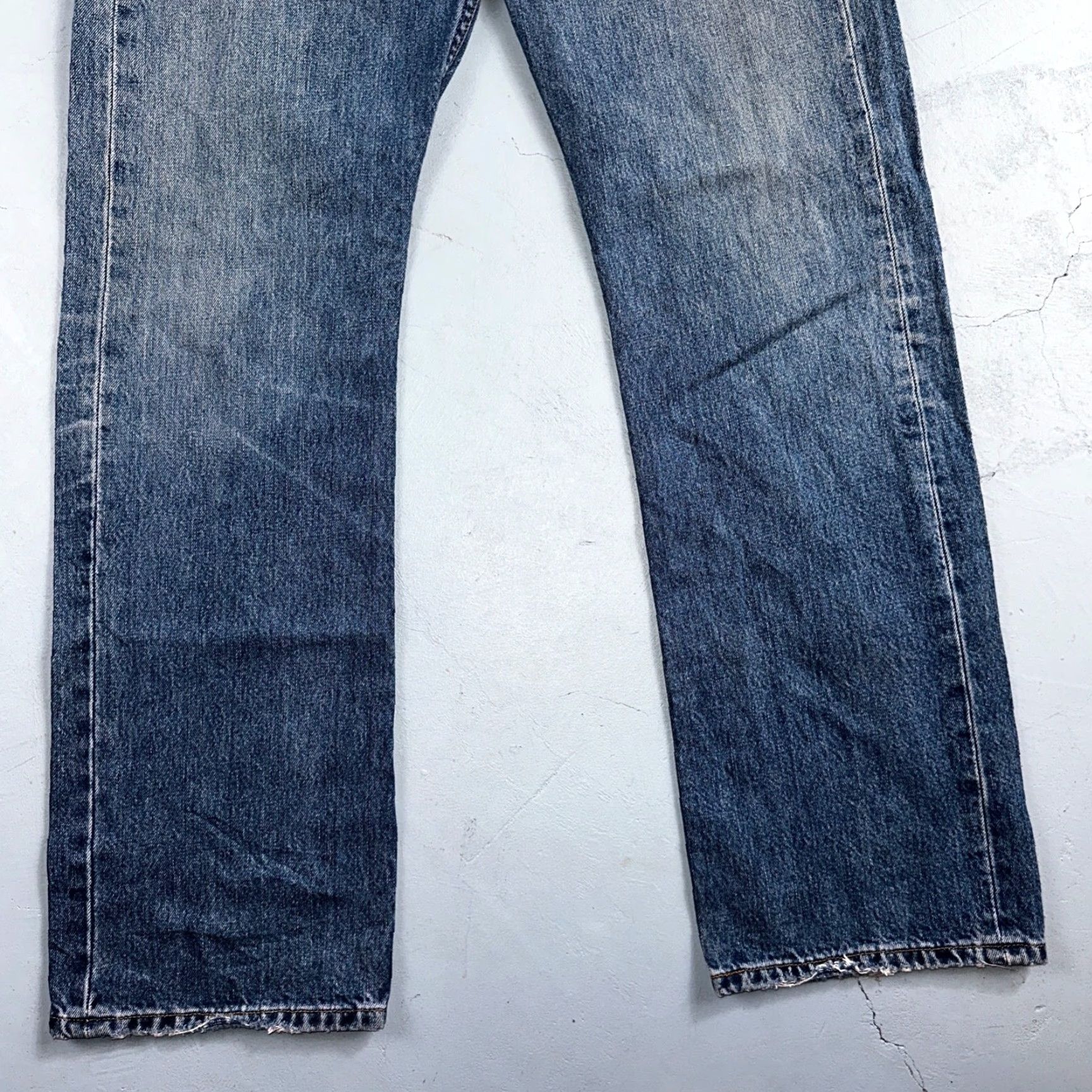 Levi's VINTAGE Levi's 501 Jeans 32x32 Levi's 501 Series Straight Mid Blue Denim Cotton Men 90s Europe 32x32 Regular Jeans Mens Size US 32 / EU 48 - 3 Thumbnail