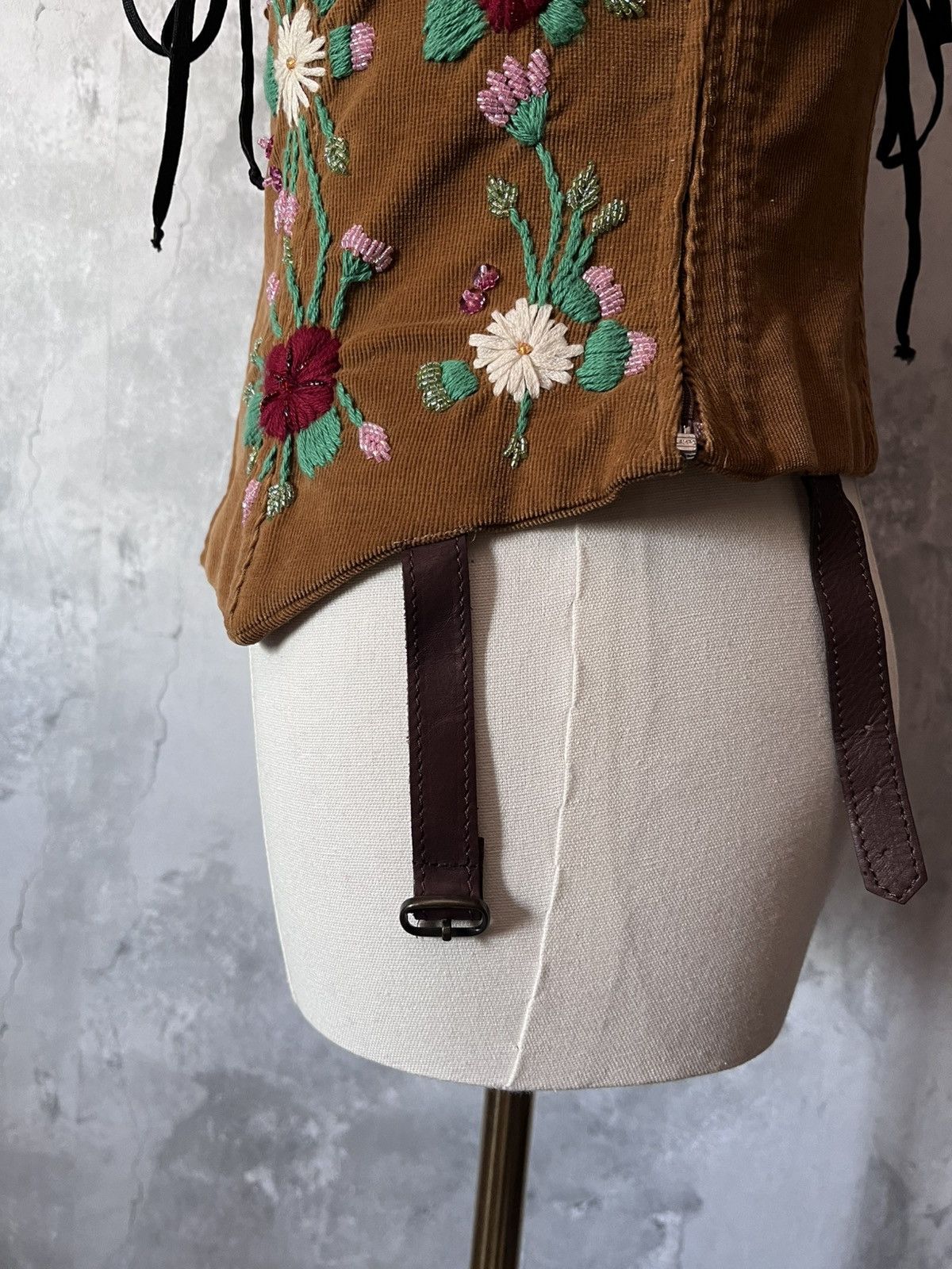 Dolce & Gabbana Dolce & Gabbana A/W 2002 Corduroy corset embroidery flower Size L / US 10 / IT 46 - 10 Thumbnail