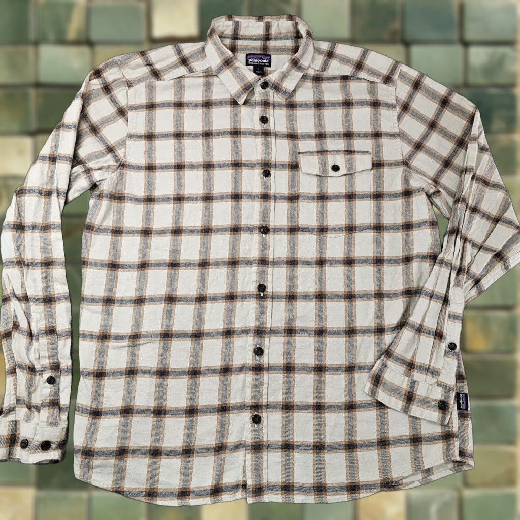 Patagonia Patagonia Shirt Mens Large Beige Plaid Organic Cotton Flannel Long Sleeve 54020 Size US L / EU 52-54 / 3 - 1 Thumbnail