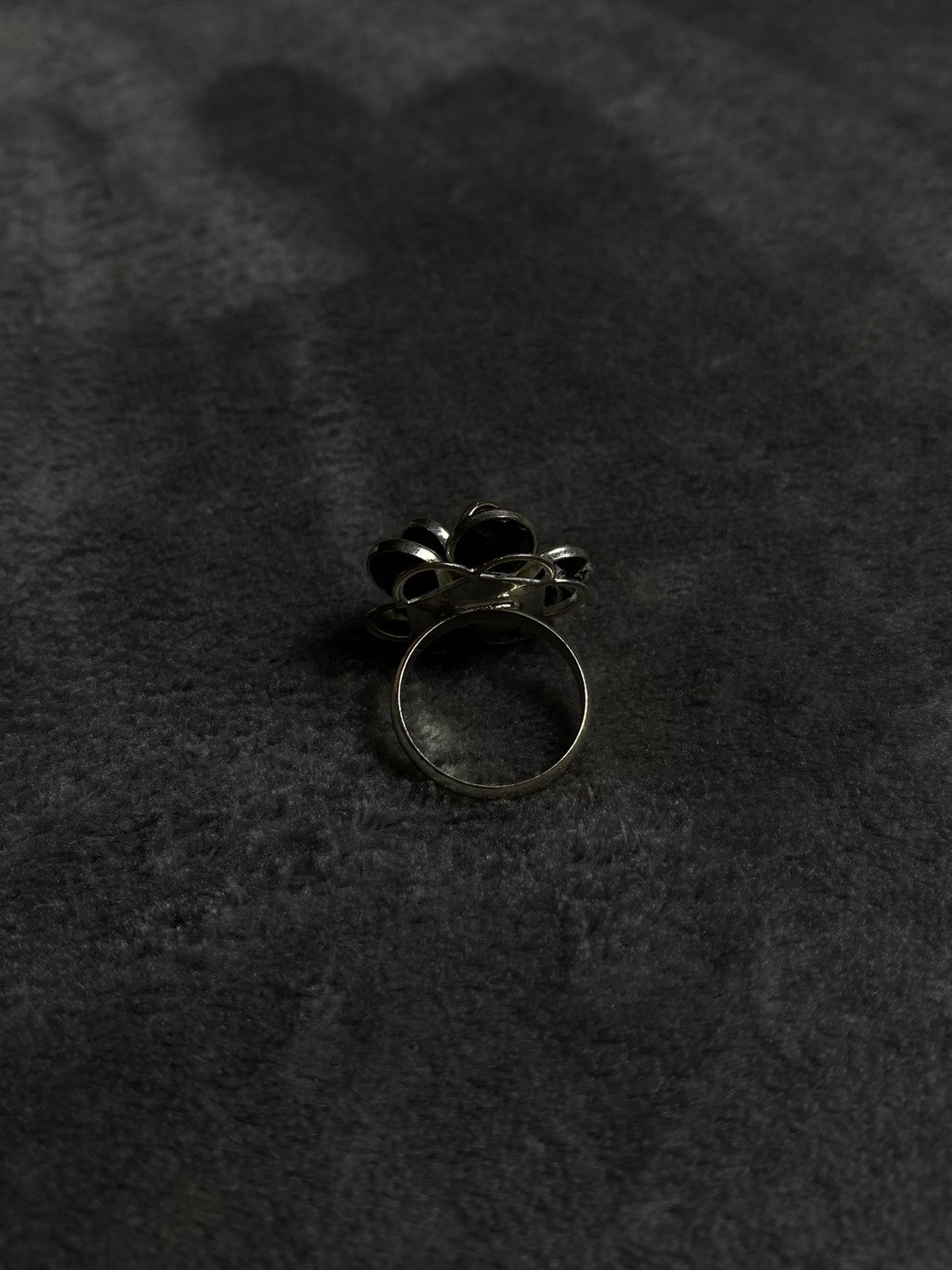 Japanese Brand Vintage Floral Ring with Black Accents Size ONE SIZE - 3 Thumbnail