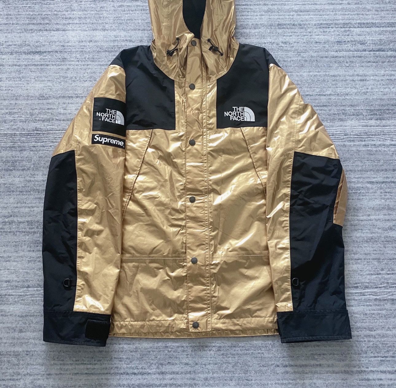 Supreme × The North Face Supreme The North Face Metallic Logo Parka Gold Medium Size US M / EU 48-50 / 2 - 1 Thumbnail