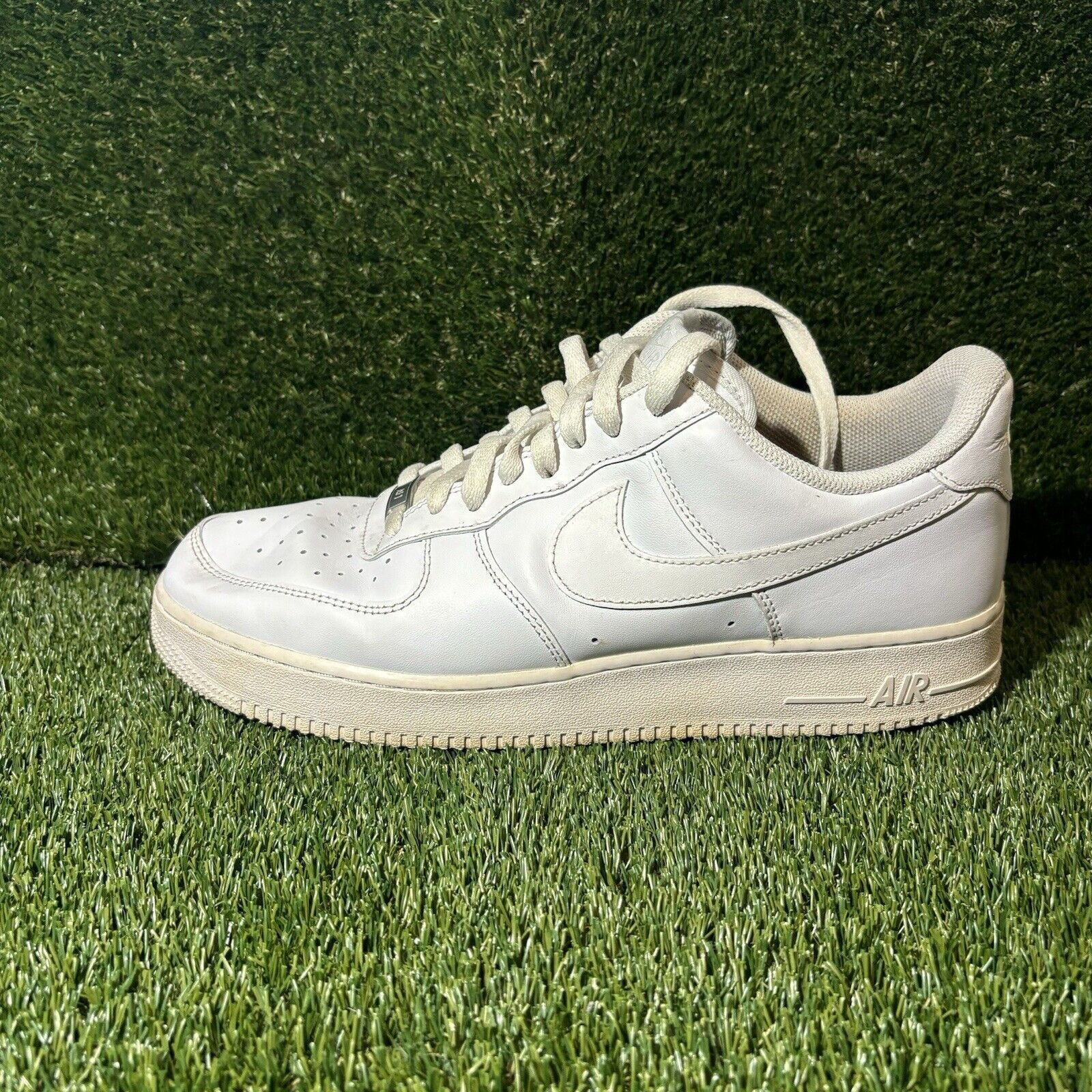 Nike Size 12 - Nike Air Force 1 '07 Low Triple White Size US 12 / EU 45 - 1 Thumbnail