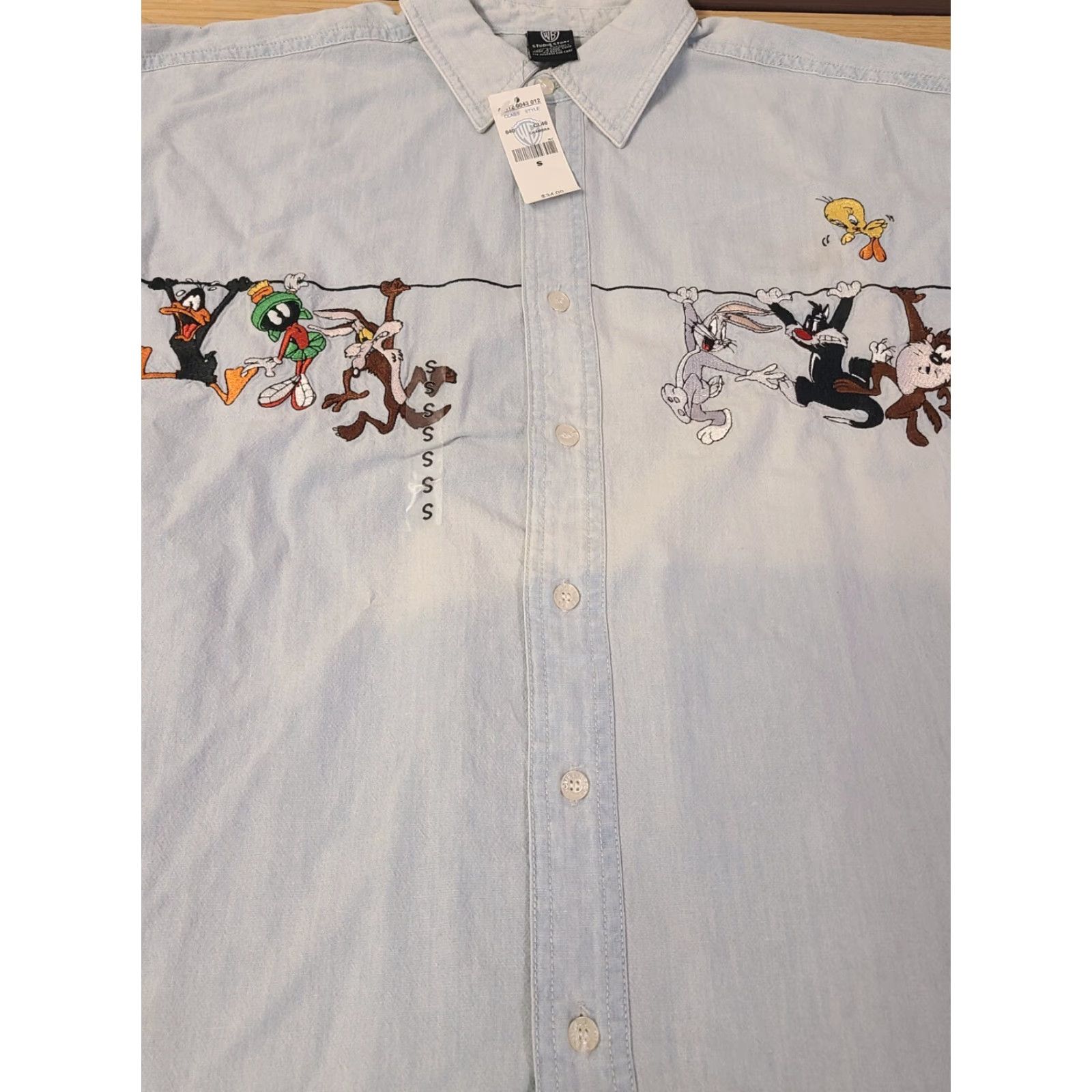 Vintage VINTAGE Warner Brothers Looney Tunes Chambra Button-Down Shirt Small Men Blue Denim Cotton Embroidered Western 90s Theme"} Size US S / EU 44-46 / 1 - 3 Thumbnail