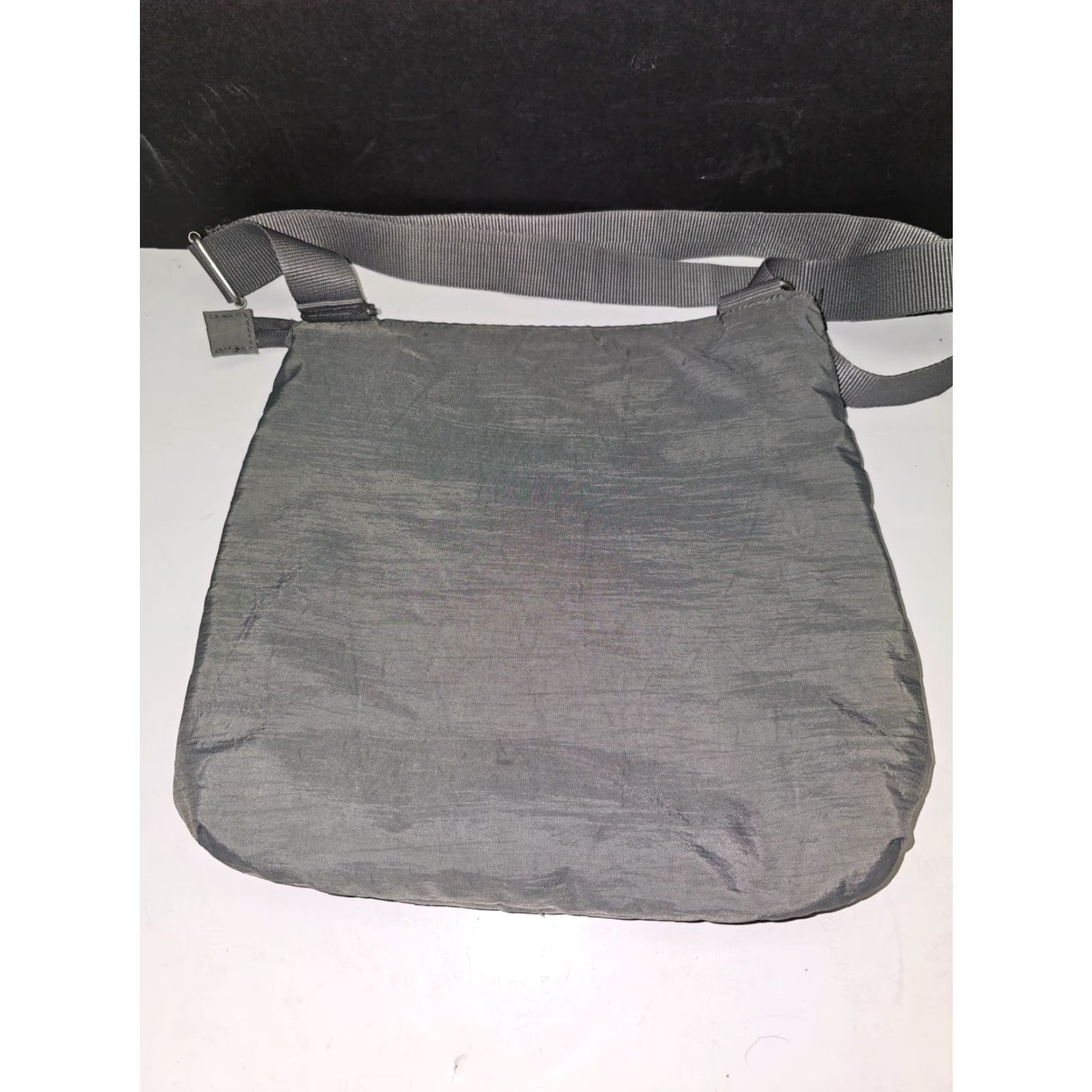 Vintage Baggallini Signature Crossbody Bag - Gray Nylon w/ Beige Lining - 3 Compartment - Women - Medium - Black - Nylon - Crossbody - Adjustable Strap Size ONE SIZE - 6 Thumbnail