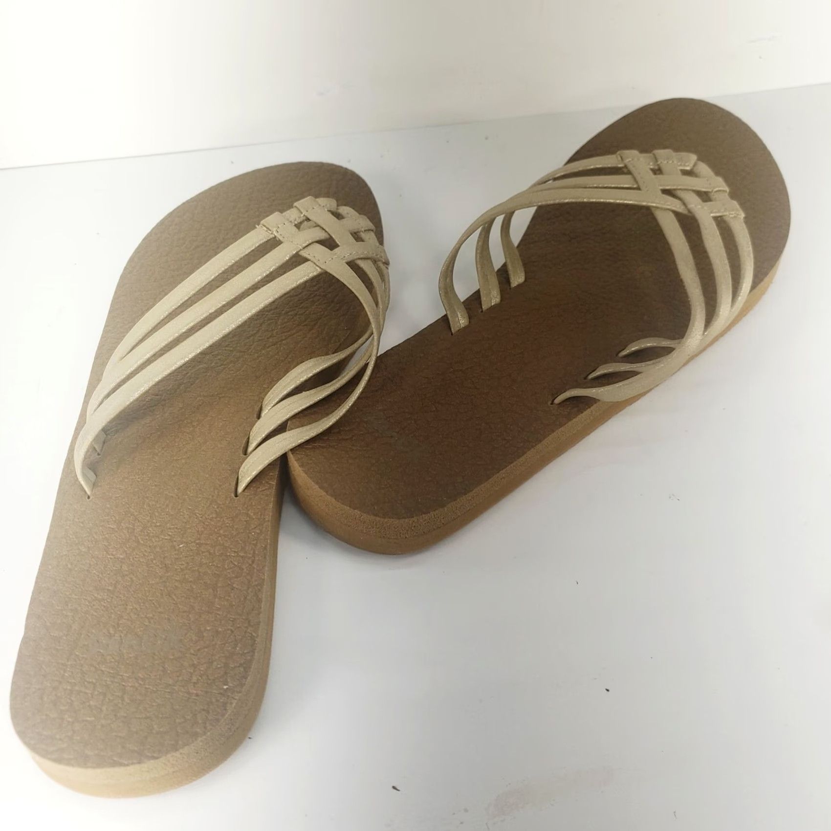 Sanuk Sanuk Yoga Salty Metallic Flip Flops Sandals Champagne Gold 10 Womens Shoes Sanuk Yoga Salty Metal Flip Flops Champagne Gold 10 Womens Size US 10 / IT 40 - 5 Thumbnail