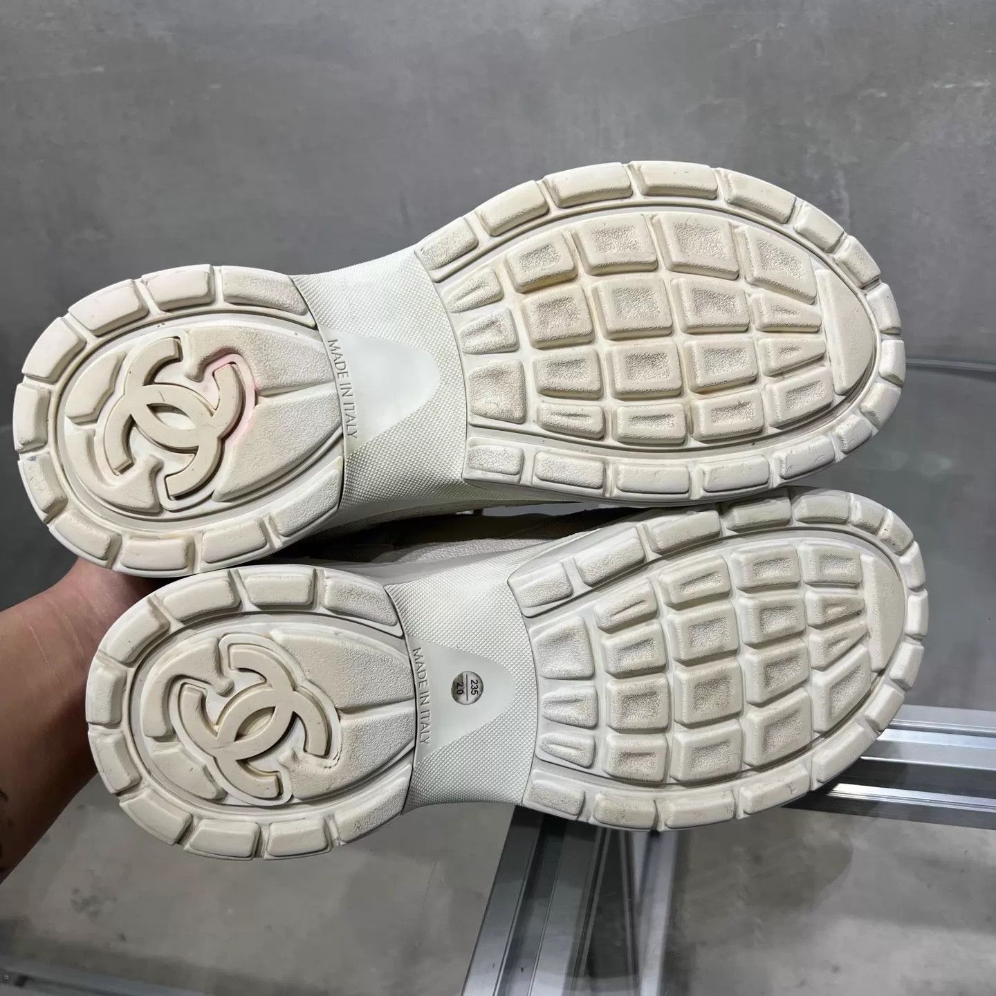 Chanel Chanel Gray-Brown Suede Colorblock Sneakers EU 38 Size US 7.5 / IT 37.5 - 7 Thumbnail