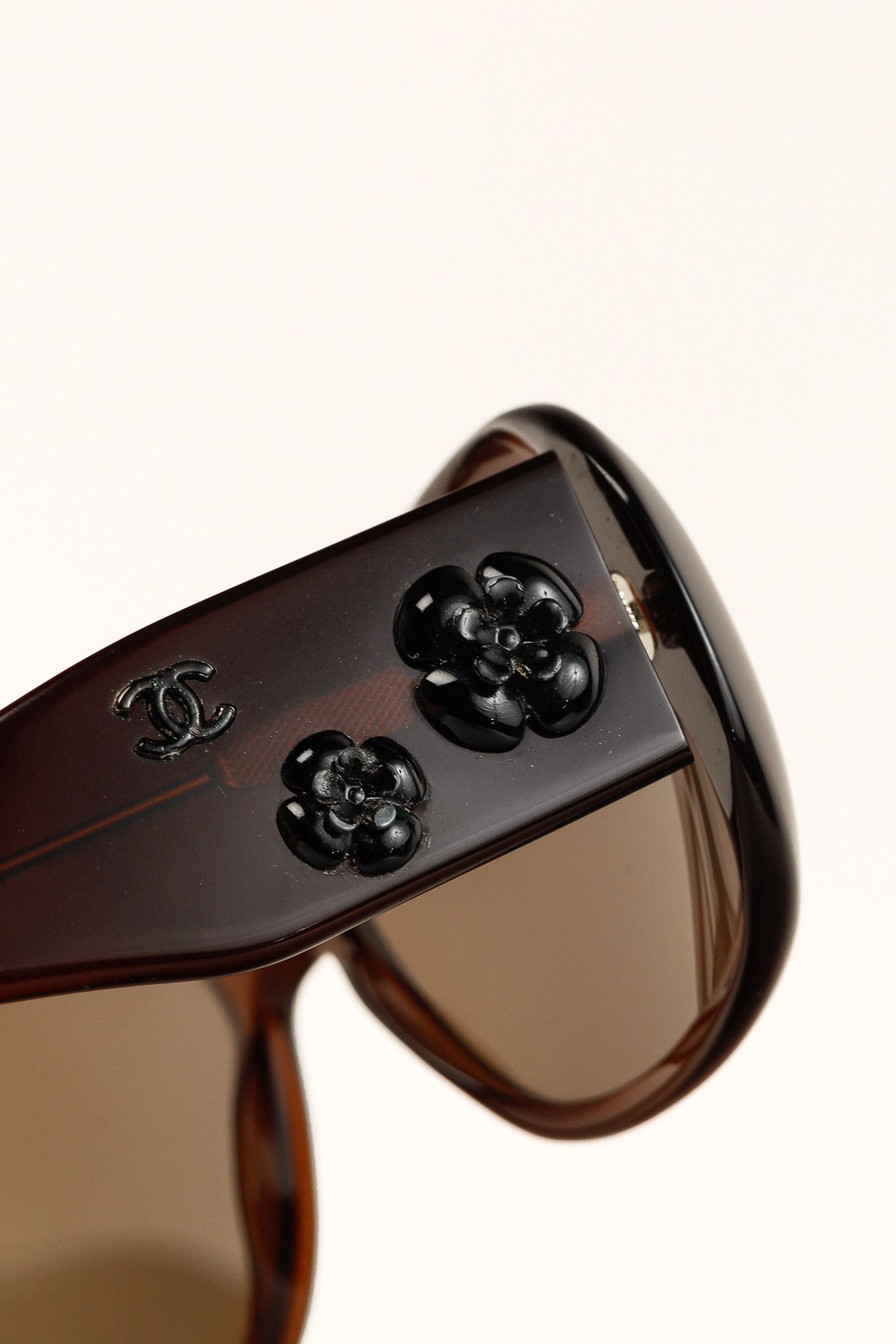 Chanel Chanel 5113 Brown Camellia-Detail Oversized Sunglasses Size ONE SIZE - 6 Thumbnail