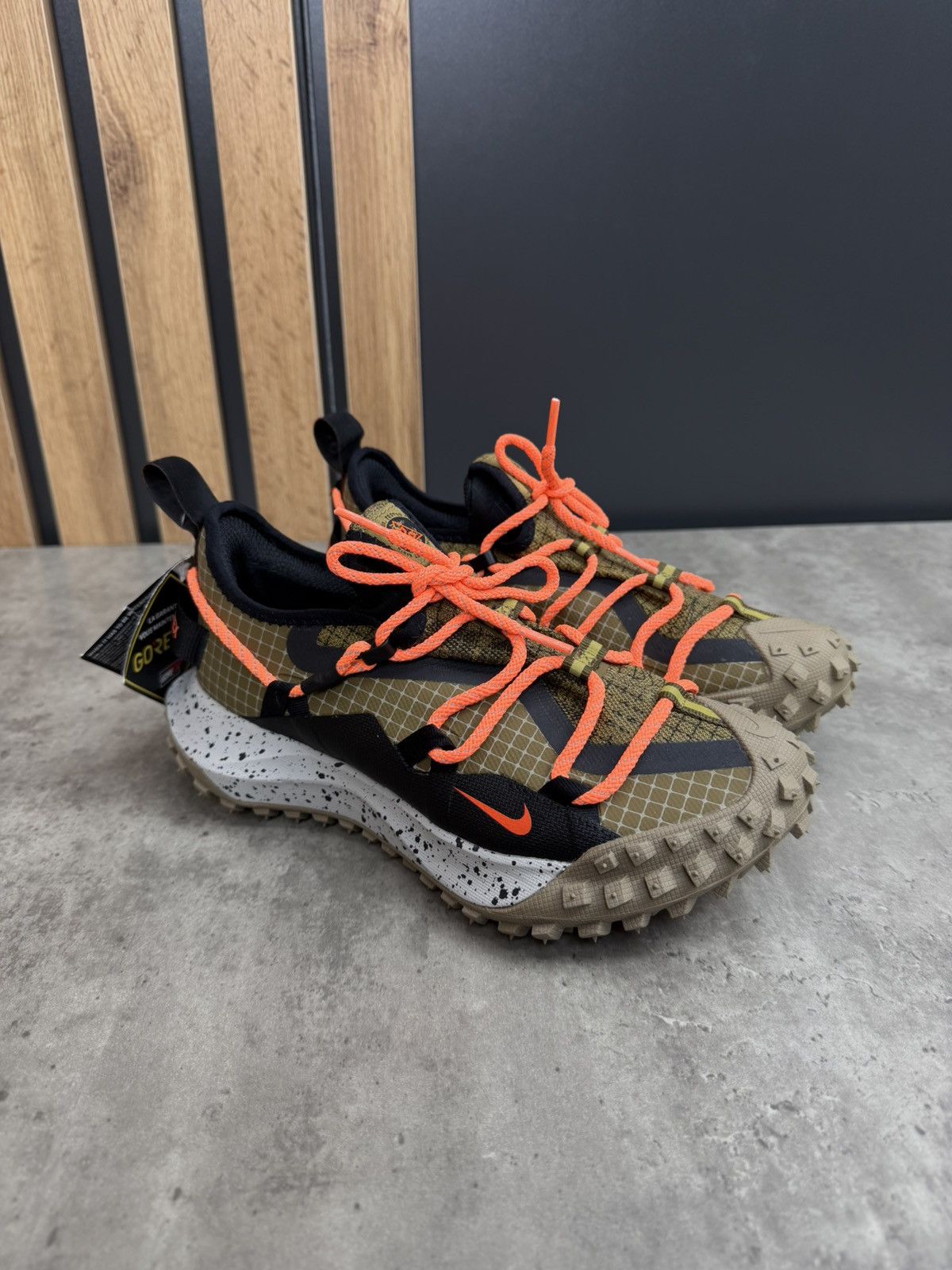 Nike ACG Nike ACG Mountain Fly Low Gore-Tex Olive Size 36 Size US 6 / IT 36 - 1 Thumbnail