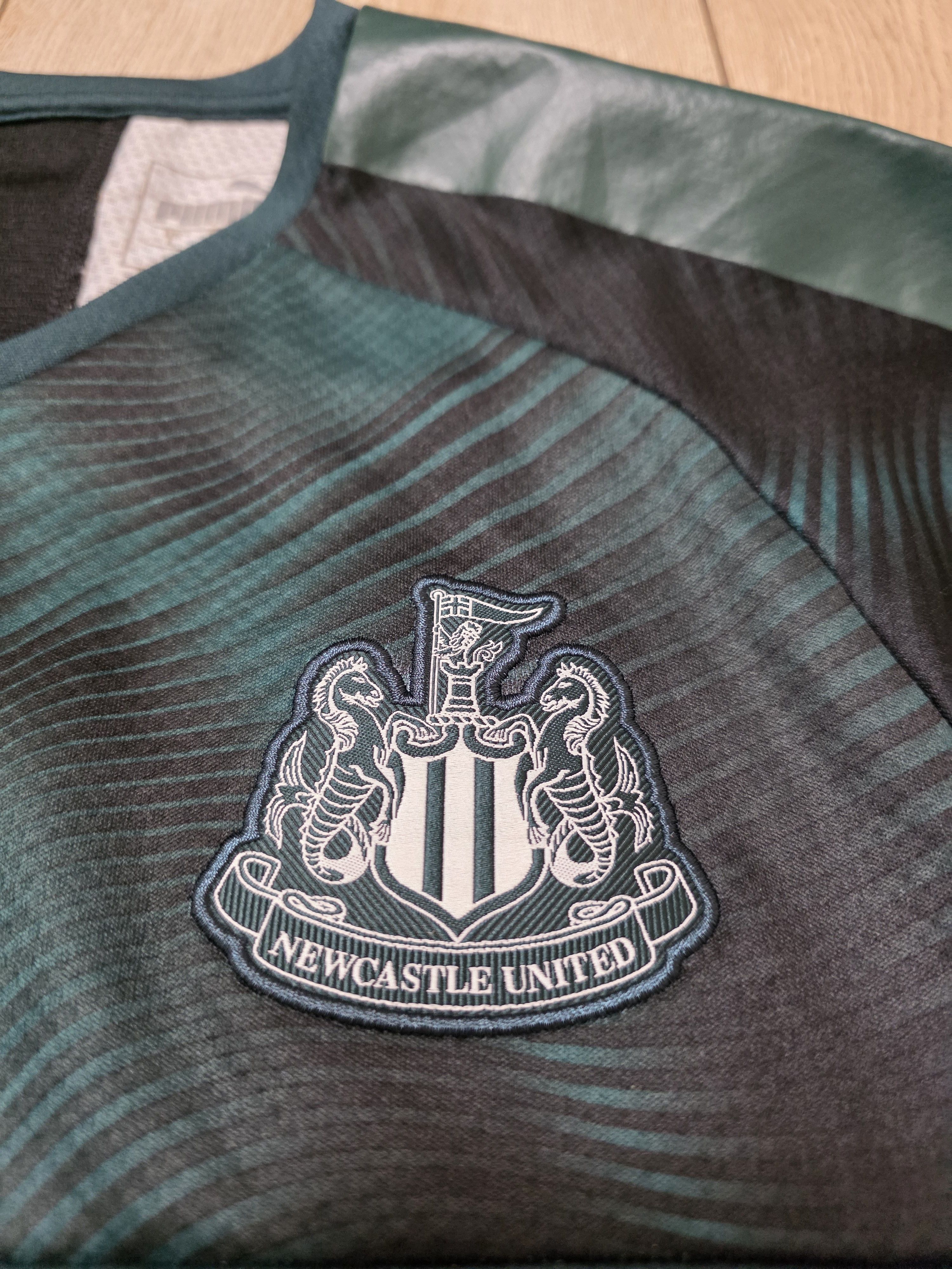 Puma NEWCASTLE UNITED 2019 2020 AWAY FOOTBALL SHIRT SOCCER JERSEY Size US L / EU 52-54 / 3 - 4 Thumbnail
