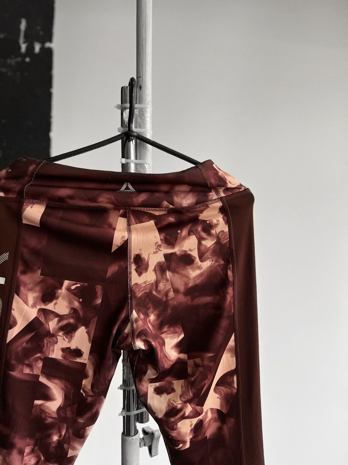 Reebok Reebok Speedwick Running Womens Smoke Print Leggings Size 28" / US 6 / IT 42 - 6 Thumbnail