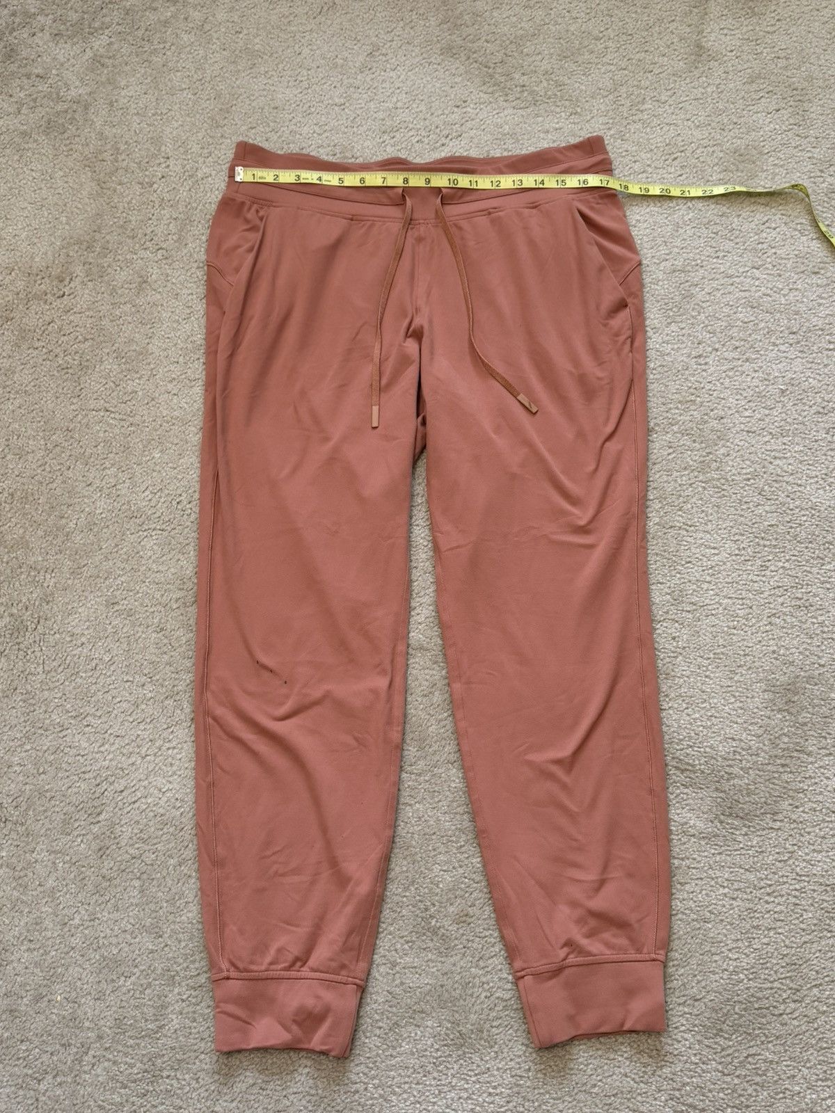 Lululemon Lululemon Cuffed Joggers Size XL Size 40" / US 18 - 2 Thumbnail
