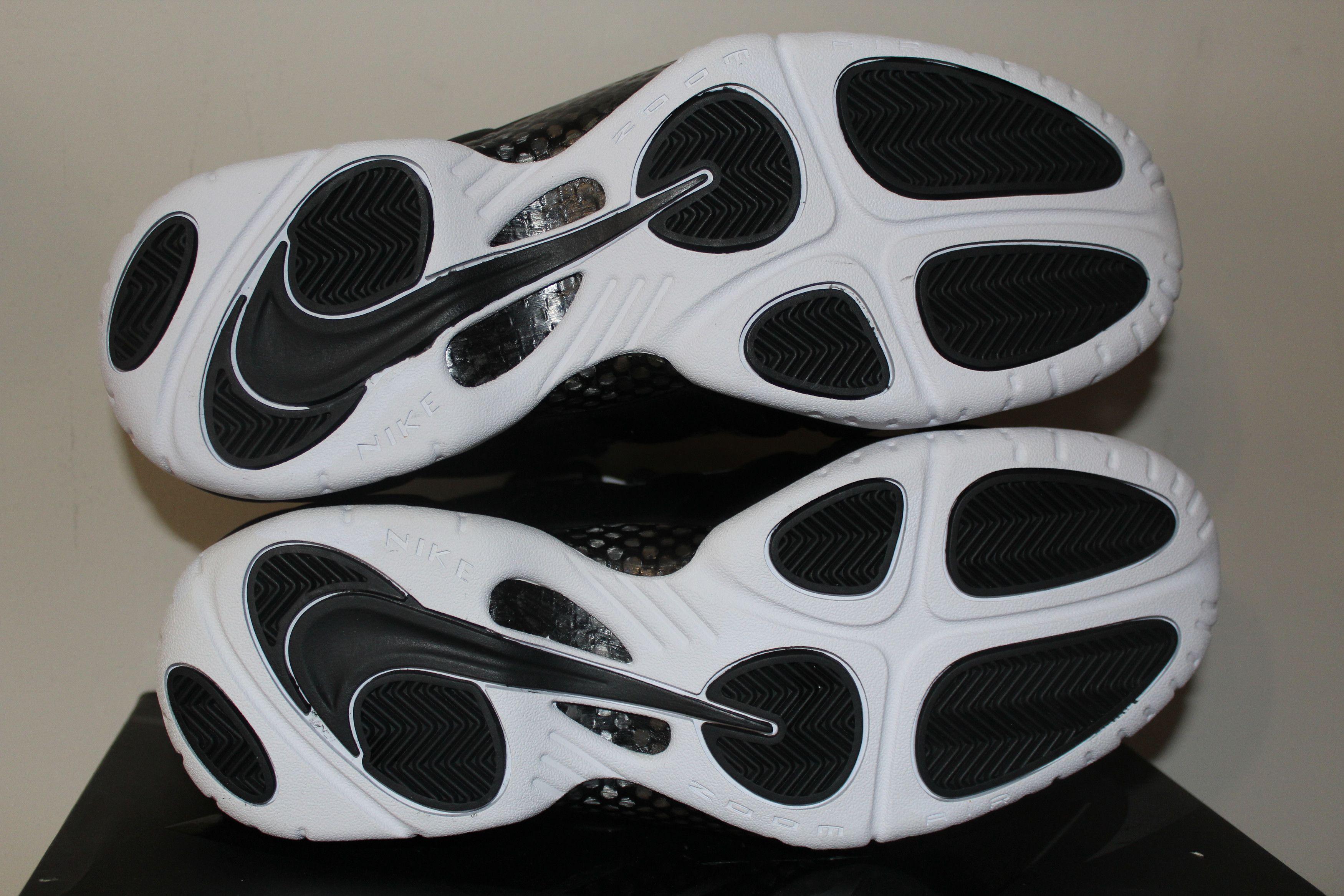 Nike Nike Foamposite Size 11 Black White 624041-006 Dr. Doom 2016 Size US 11 / EU 44 - 4 Thumbnail
