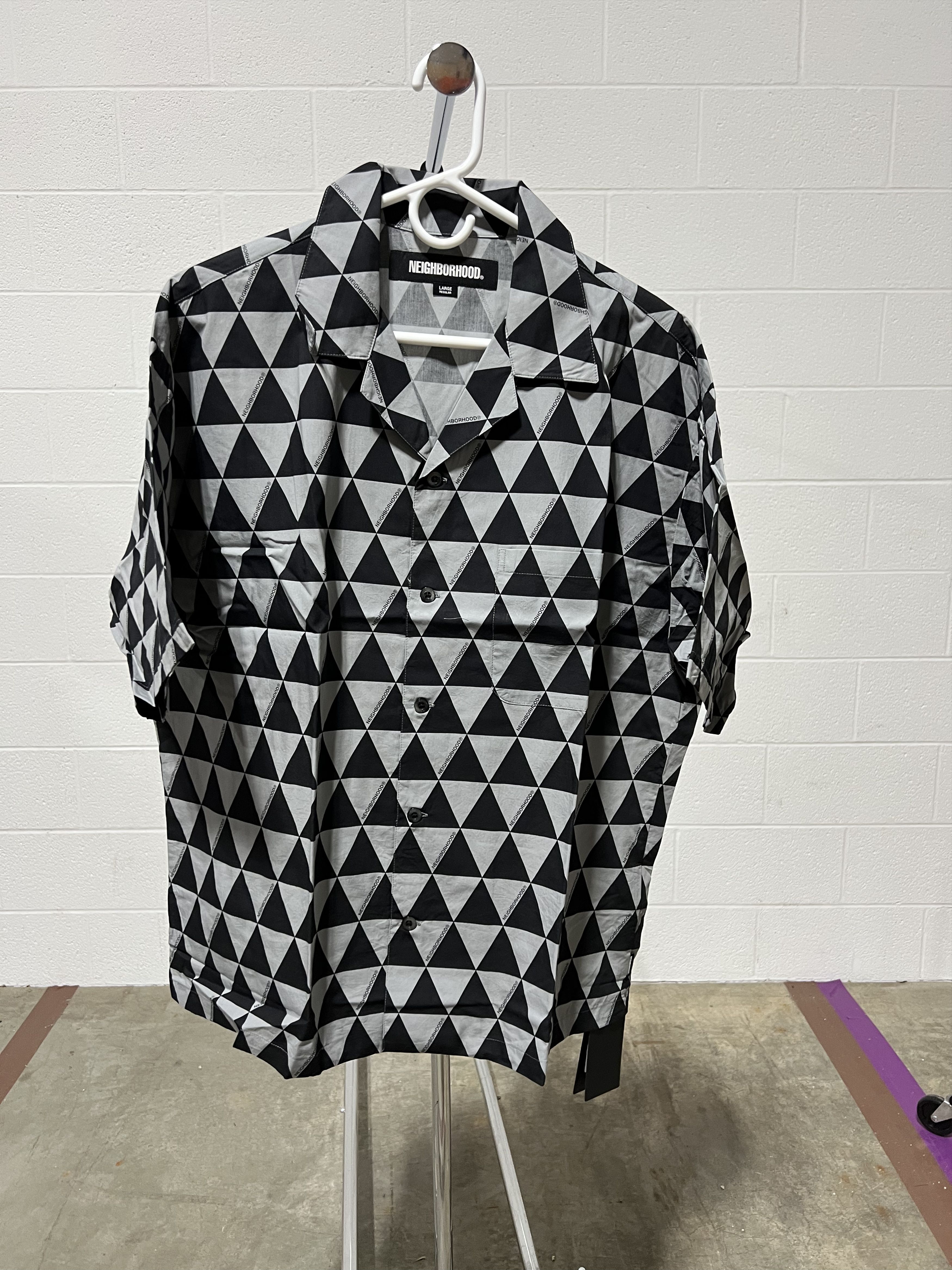 Neighborhood Neighborhood Triangle Pattern Hawaiian Shirt 'Grey' Size US L / EU 52-54 / 3 - 1 Thumbnail