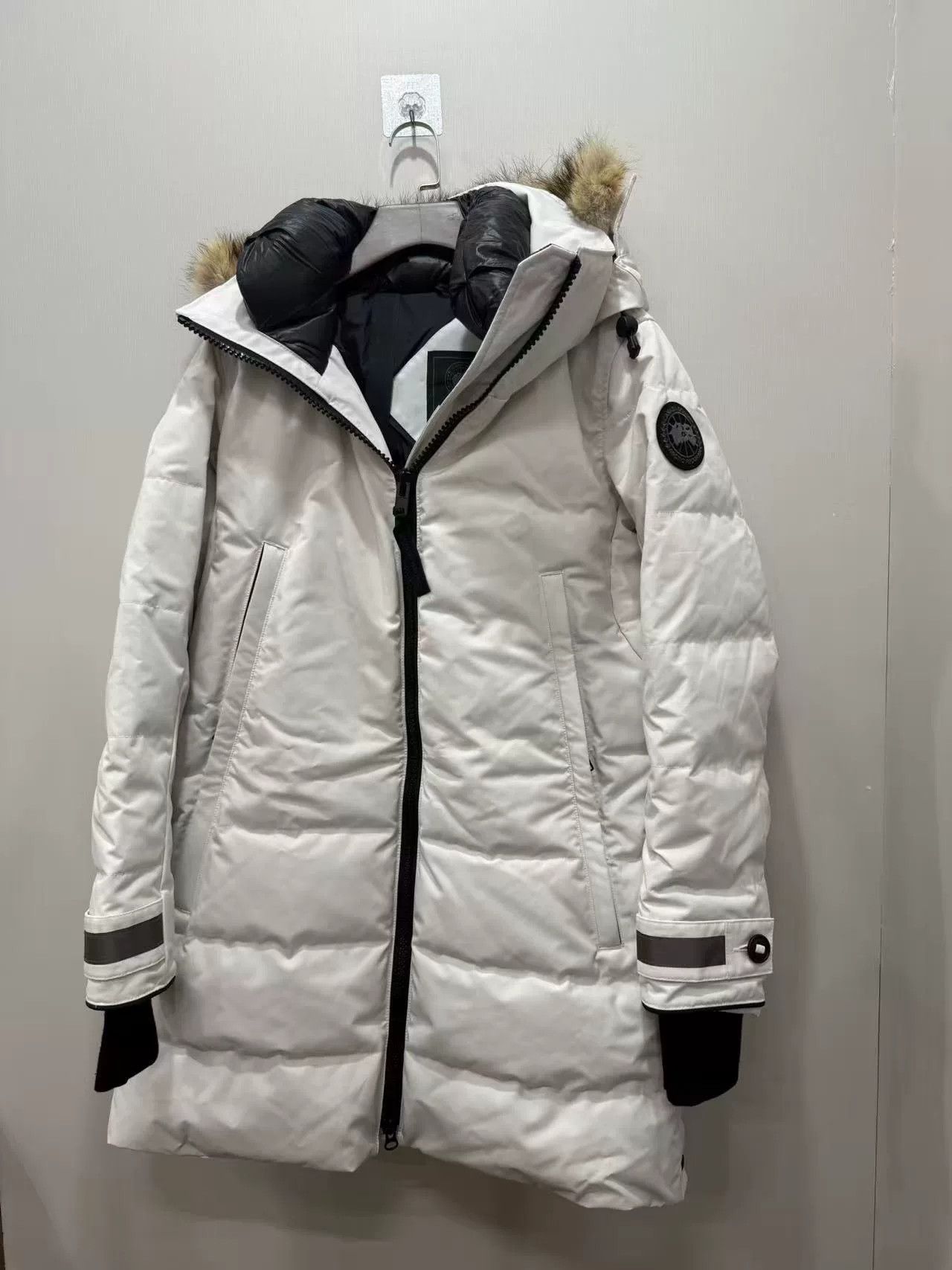 Canada Goose Canada Goose 3816LB M White Jacket Size US M / EU 48-50 / 2 - 1 Thumbnail