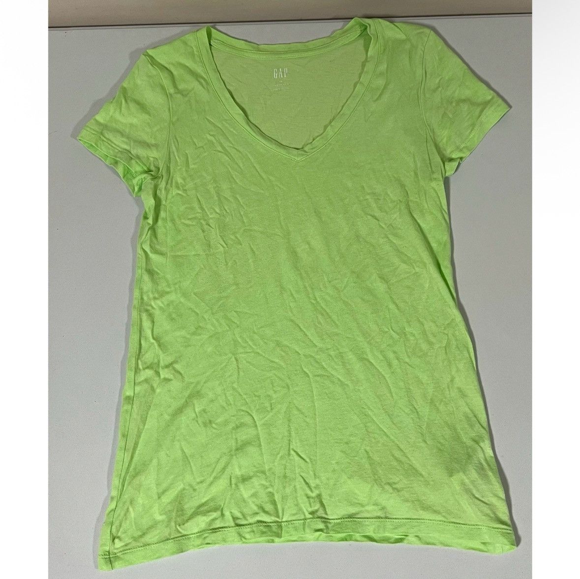 Gap Gap Lime Green Solid V-Neck Short Sleeve Shirt Top Tee XS 💚✨ Size US XS / EU 42 / 0 - 2 Thumbnail