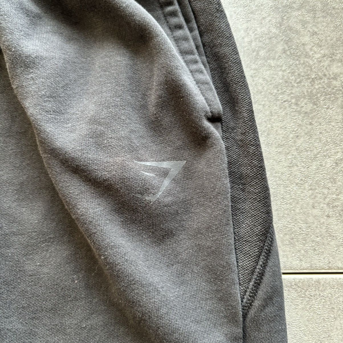 Gymshark Black gymshark crest oversized baggy joggers Size US 30 / EU 46 - 2 Thumbnail