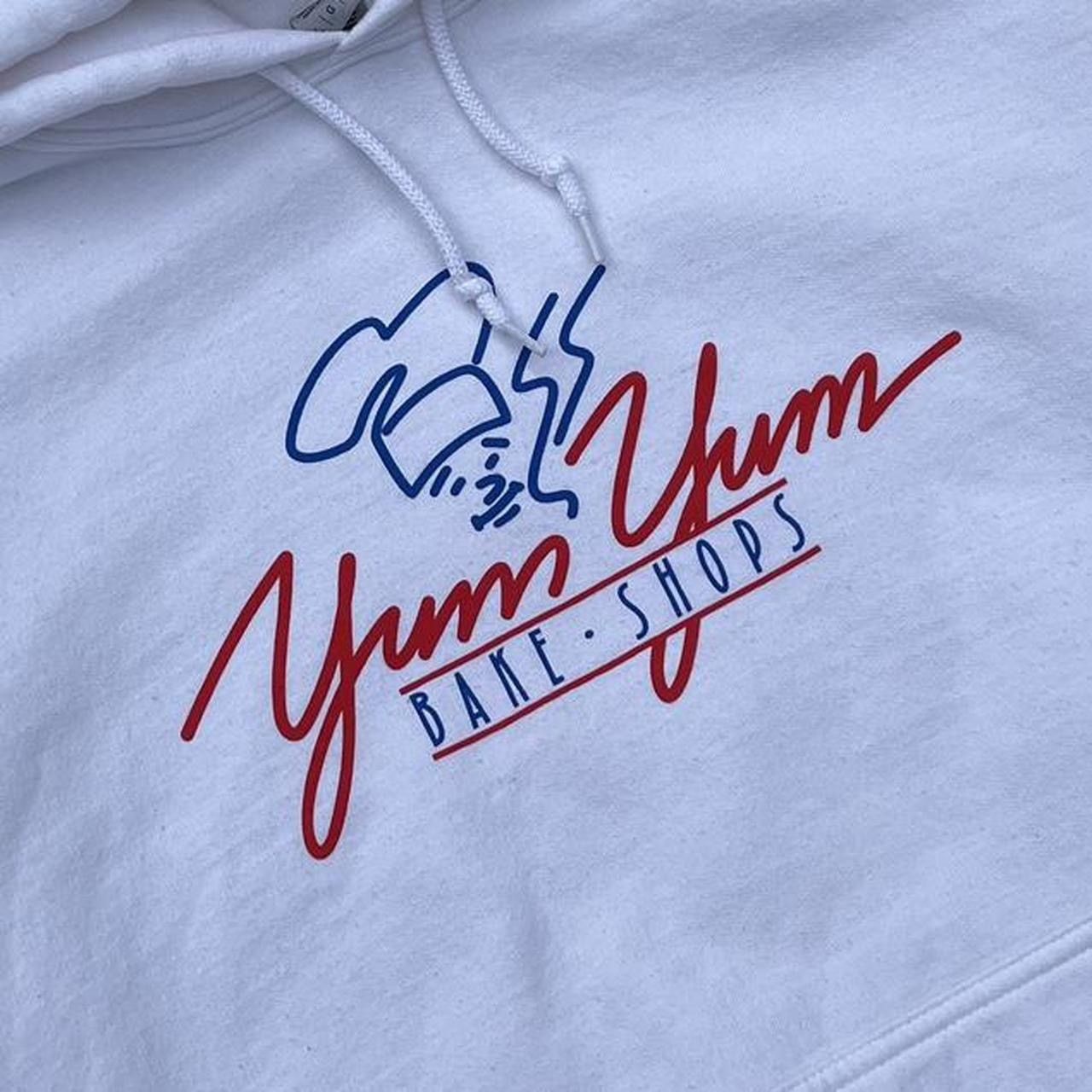 Gildan Gildan Yum Yum Bake Shop Donut Hoodie Sweatshirt Size US L / EU 52-54 / 3 - 3 Thumbnail
