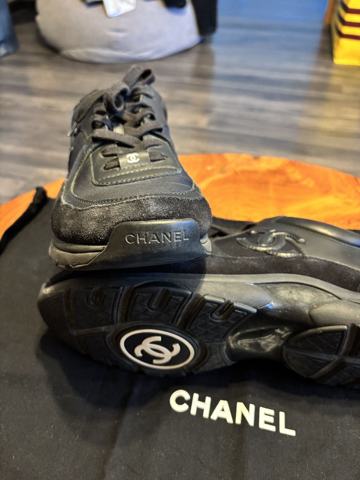 Chanel Chanel CC logo suede leather sneakers Size US 9 / EU 42 - 11 Thumbnail