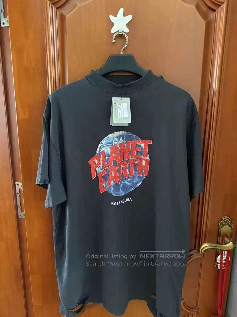 Balenciaga Balenciaga Distressed Planet Short Sleeve. Size US M / EU 48-50 / 2 - 1 Thumbnail