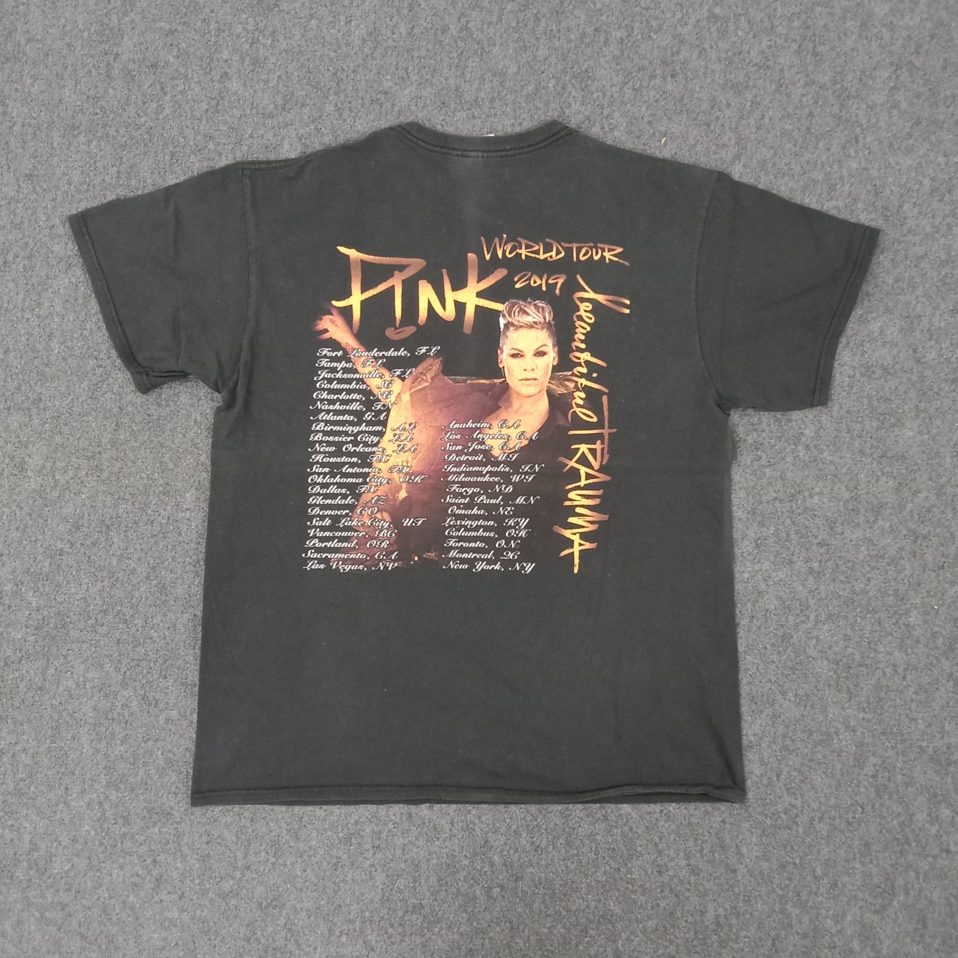 Band Tees × Vintage Pink Trauma World tour 2019 Singer Tour Tshirt Size US L / EU 52-54 / 3 - 4 Thumbnail