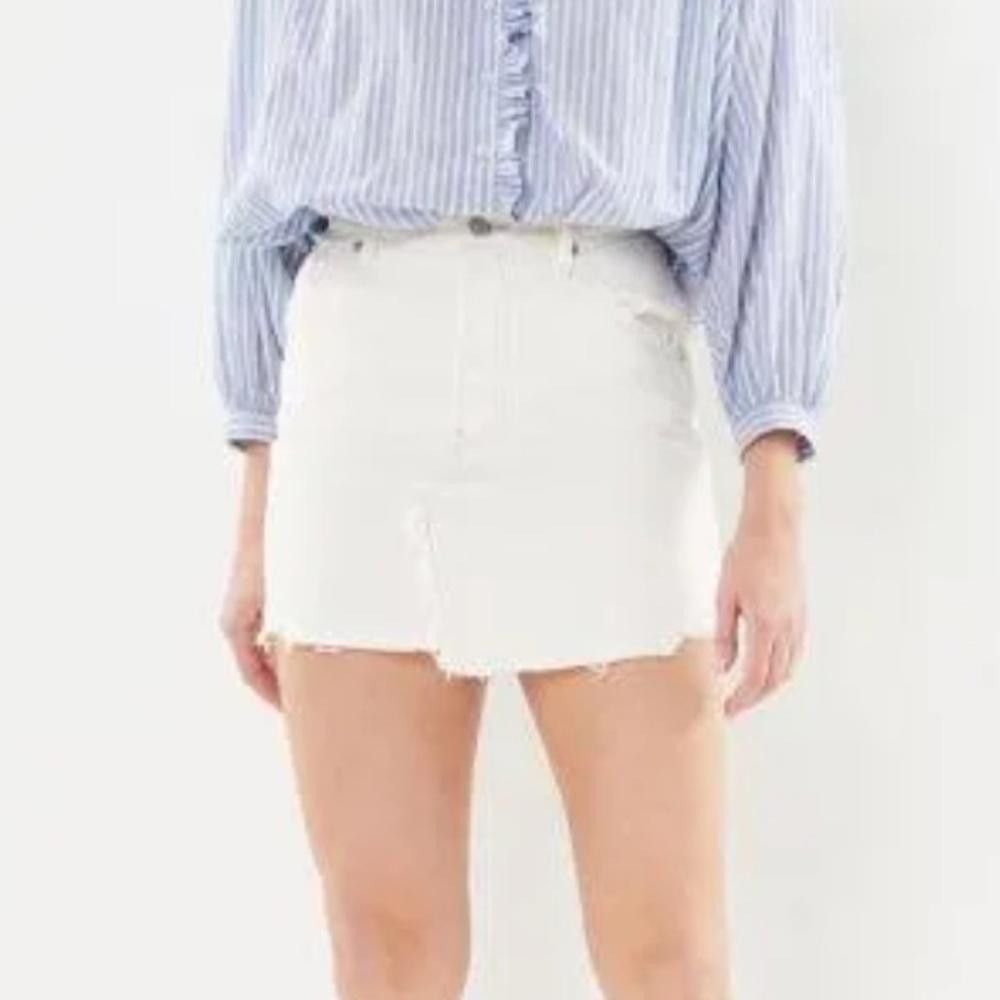 Free People Free People l Brea Cutoff White Denim Skirt 28/6 Size 28" / US 6 / IT 42 - 1 Thumbnail