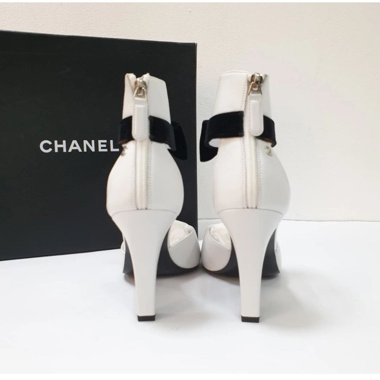 NWOB Chanel Black White Heeled Sandals Sz.41