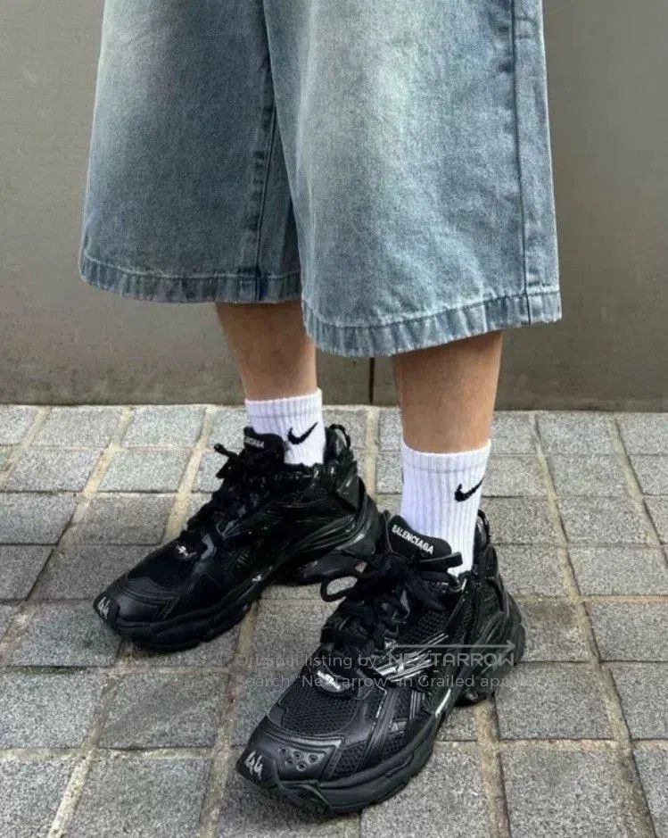 Balenciaga balenciaga black runner dad shoes size 38. Size US 6 / EU 39 - 7 Thumbnail