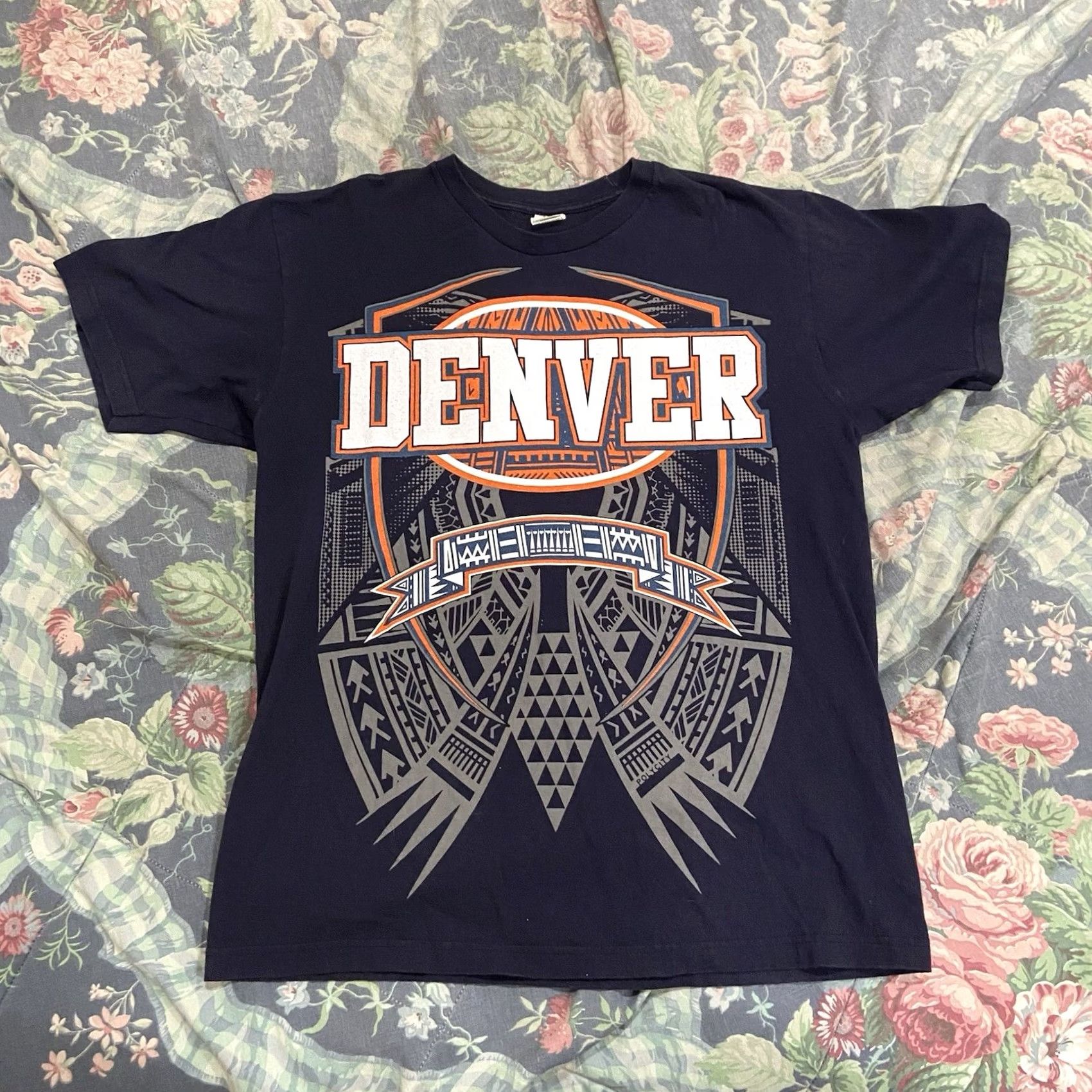 Vintage Broncos Football T-Shirt XL Navy Blue Wave Creations Tribal NFL Men Short Sleeve Cotton AOP Size US XL / EU 56 / 4 - 2 Thumbnail