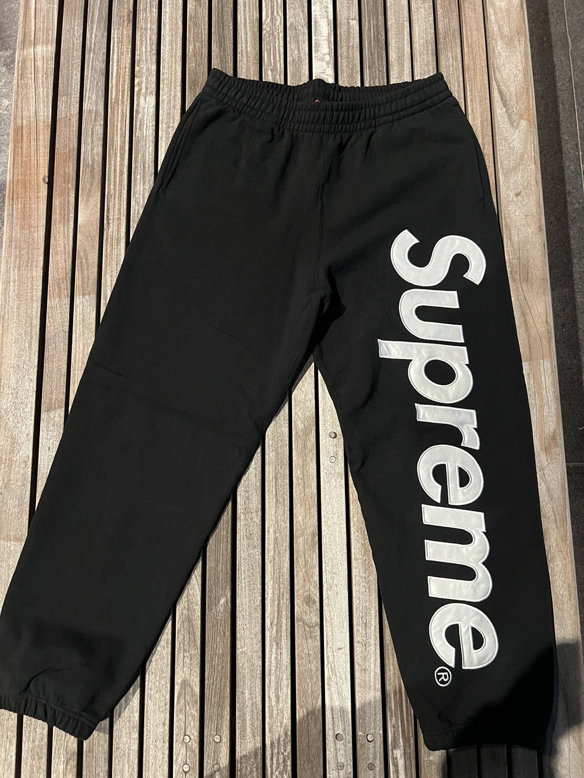 Hypebeast × Streetwear × Supreme Supreme Satin Appliqué Sweatpant 