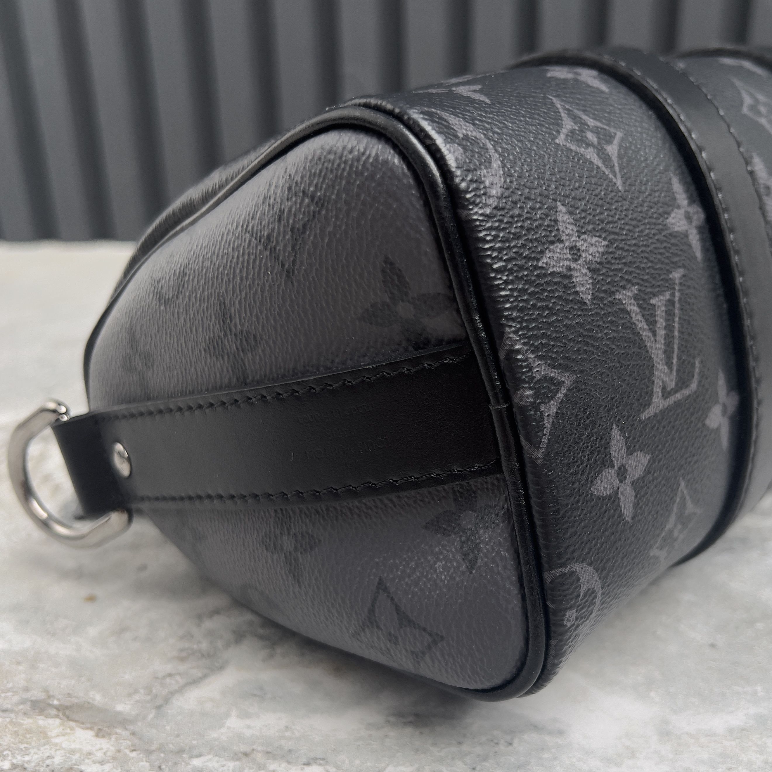 Louis Vuitton Keepall Bandoulière 25 Monogram Eclipse Handbag Size ONE SIZE - 8 Thumbnail