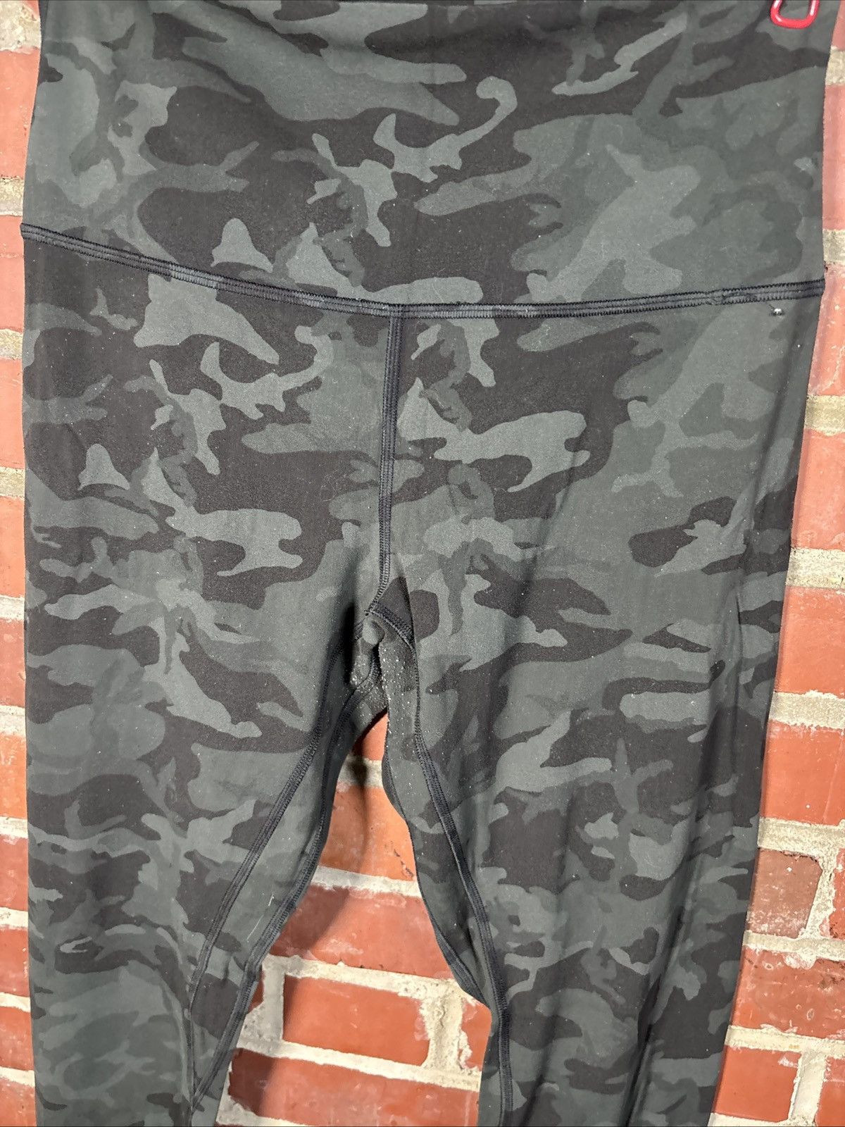 Lululemon Lululemon Align High Rise Leggings Size 8 Camo 30” Inseam Size 30" / US 8 / IT 44 - 3 Thumbnail