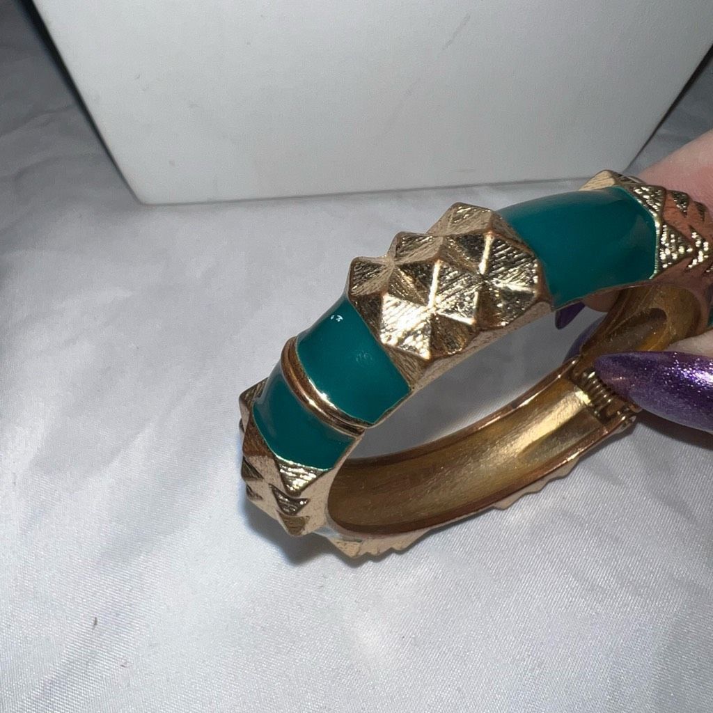 Vintage Vintage MCM Gold Tone and Green Enameled Hinged Cuff Size ONE SIZE - 7 Thumbnail