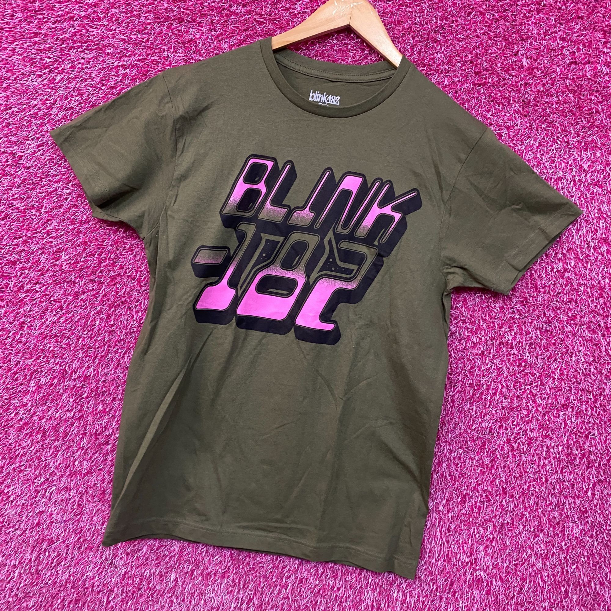 Other Blink-182 Pink Gradient Logo T-Shirt Medium Size US M / EU 48-50 / 2 - 3 Thumbnail