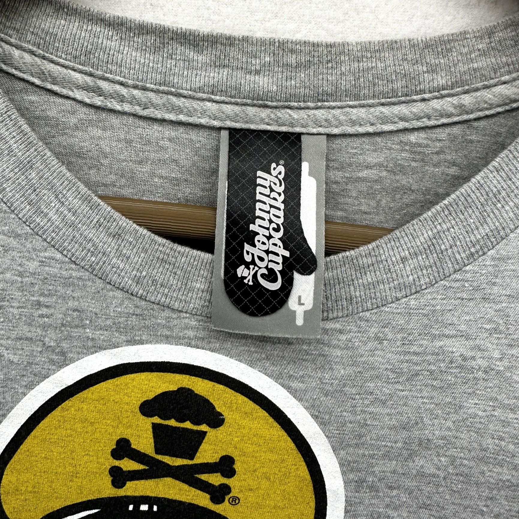 Johnny Cupcakes Johnny Cupcakes Shirt Mens Large Gray Graphic Tee Cupcake Streetwear Size US L / EU 52-54 / 3 - 2 Thumbnail