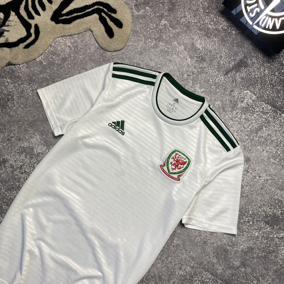 Adidas Vintage Adidas Wales 2017 National football team jersey Size US S / EU 44-46 / 1 - 3 Thumbnail