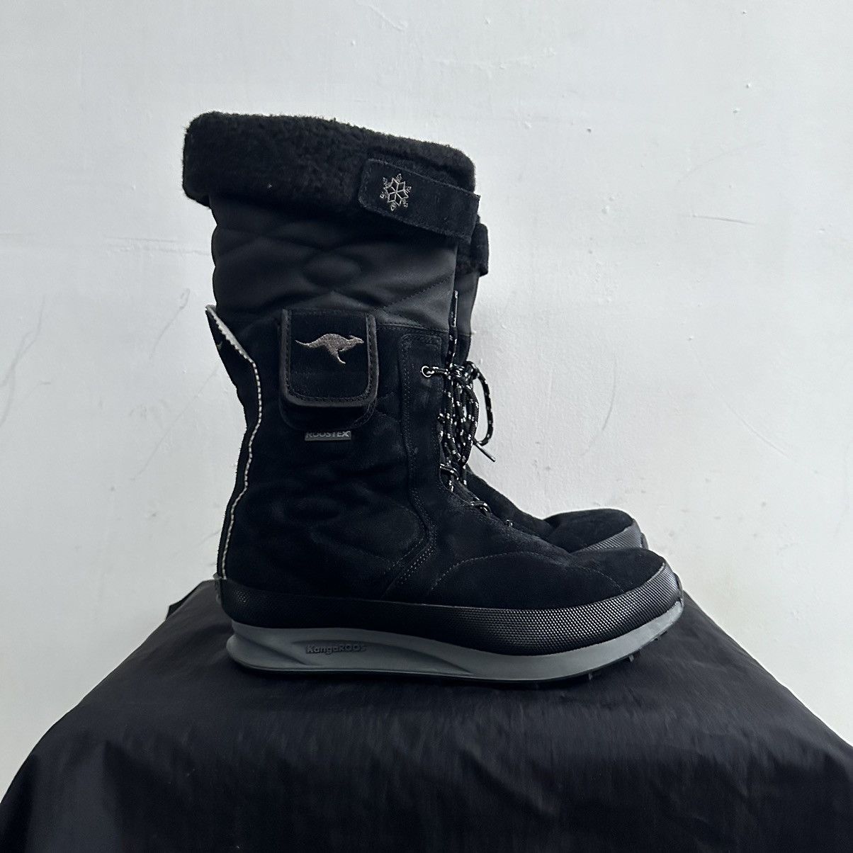 Kangaroos warm snow boxing high black leather boots