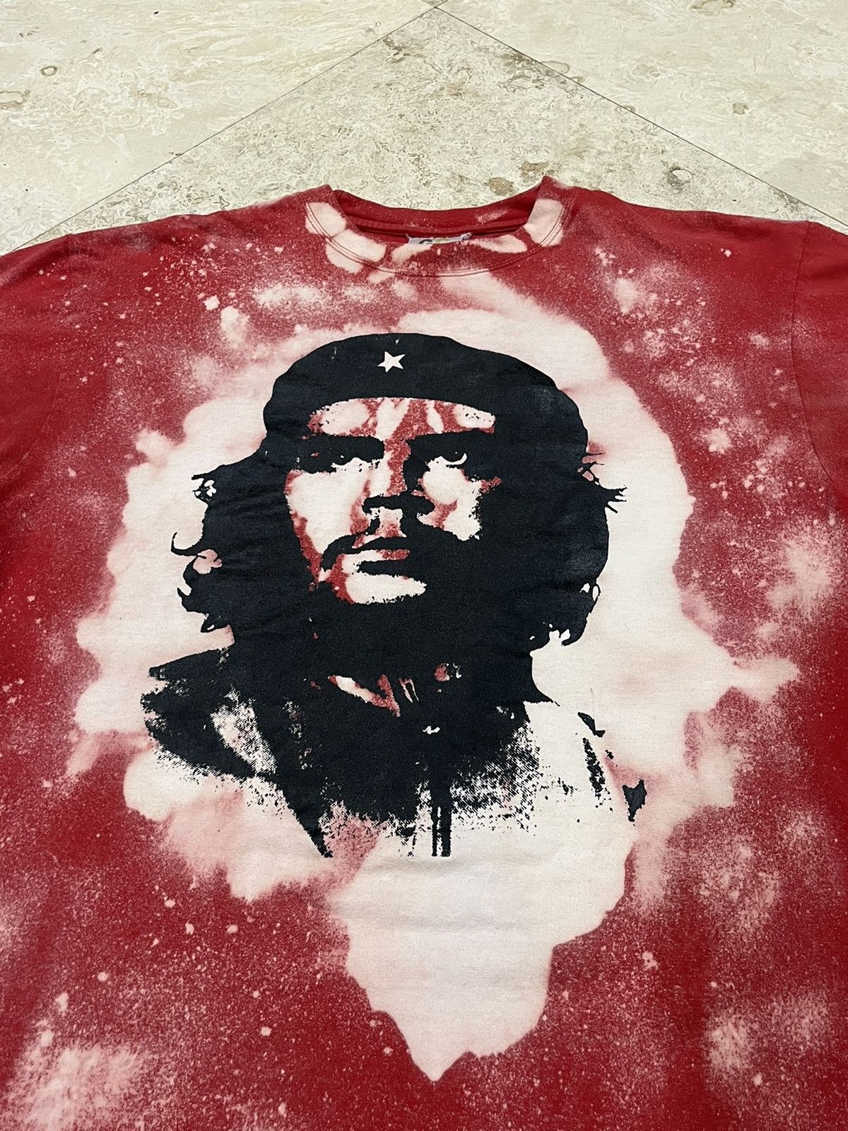 Vintage CRAZY Y2K Che Guevara Custom Bleached Tee Size US XL / EU 56 / 4 - 2 Thumbnail