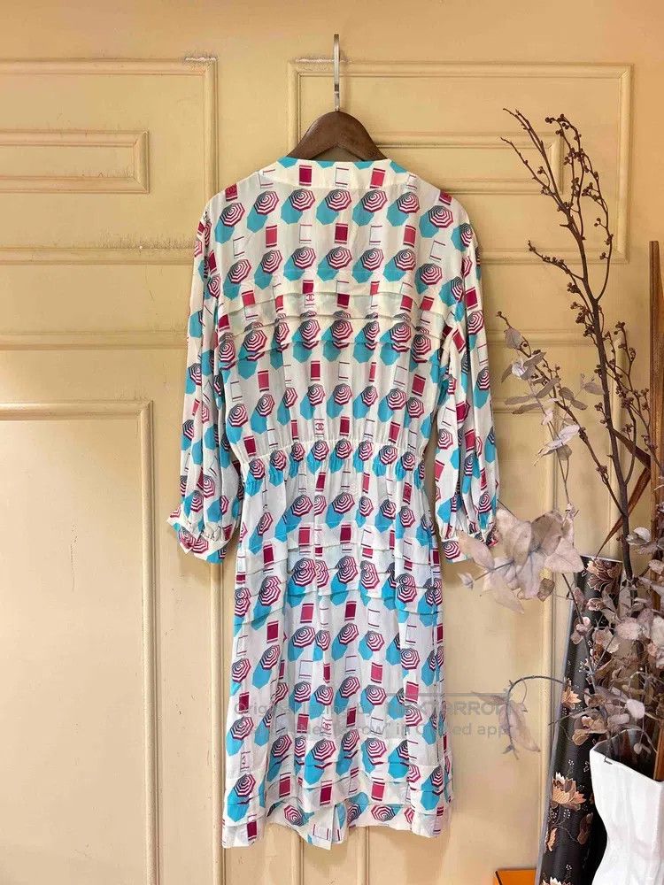 Chanel Chanel Beach series red and blue shell button graffiti dre Size XXS / US 00 / IT 34 - 2 Thumbnail