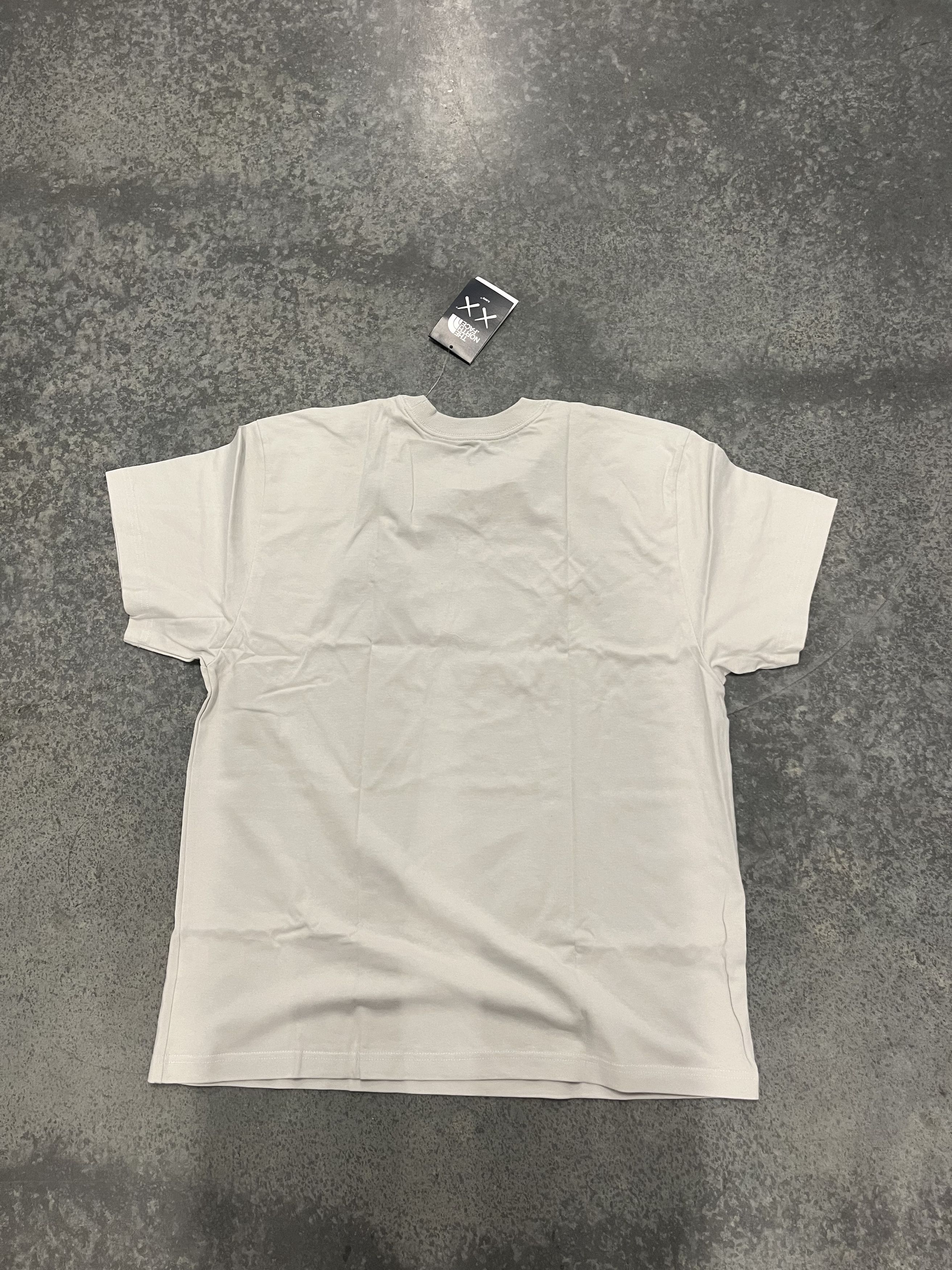 Kaws × The North Face KAWS x The North Facce t-shirt Moonlight Ivory XL Size US XL / EU 56 / 4 - 2 Thumbnail
