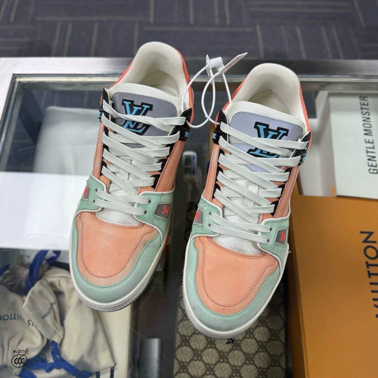 Louis Vuitton Louis Vuitton Trainer Pink Green Black Size US 9 / EU 42 - 1 Thumbnail