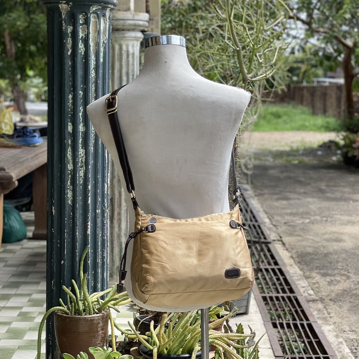 Japanese Brand × Leather JAPAN DESIGNER KITAMURA SLING BAG Size ONE SIZE - 1 Thumbnail