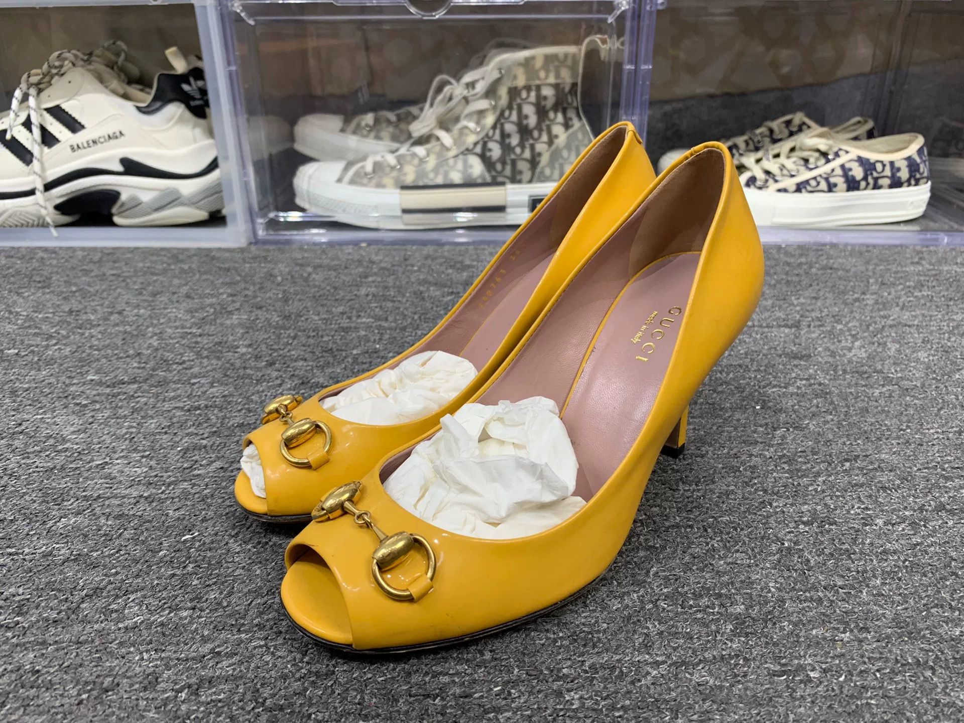Gucci Gucci Patent Yellow Lowtop Sneakers us_6 Women Size US 6 / IT 36 - 1 Thumbnail