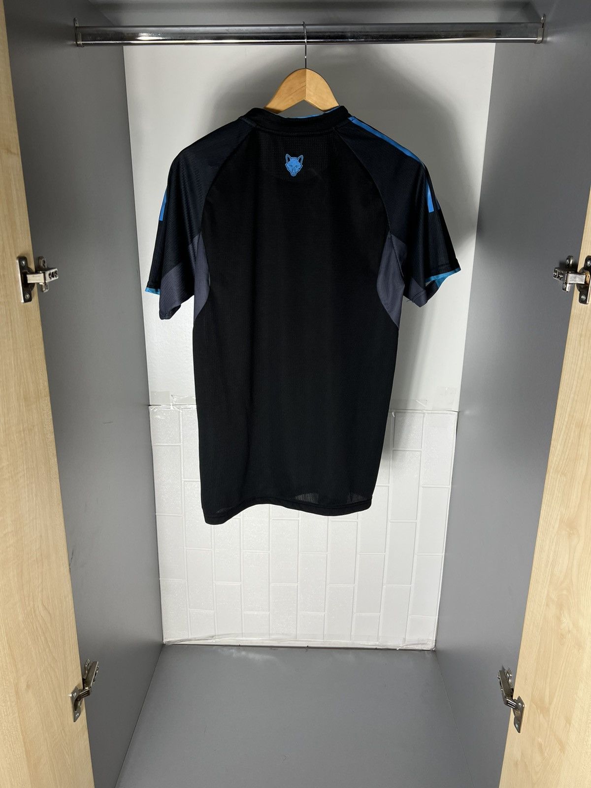 Adidas ADIDAS FC LEICESTER CITY ENGLAND SOCCER JERSEY HOMME 2025 Size US L / EU 52-54 / 3 - 11 Thumbnail