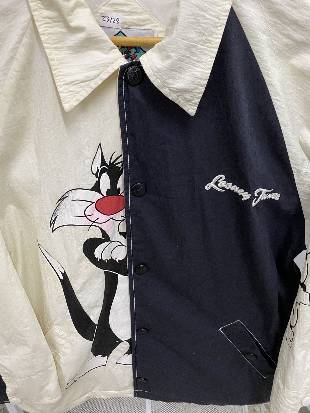 Warner Bros Warner Bros Looney Tunes Size US XL / EU 56 / 4 - 2 Thumbnail