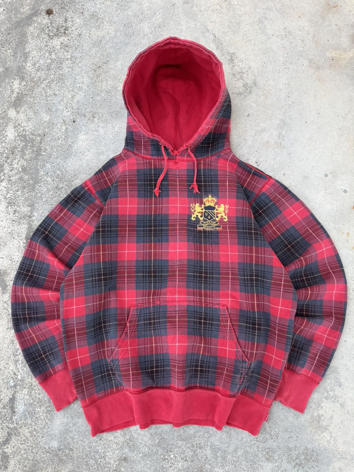 Supreme Distressed Supreme Crest Plaid MCMXCIV Pull Over Hoodie Size US L / EU 52-54 / 3 - 1 Thumbnail