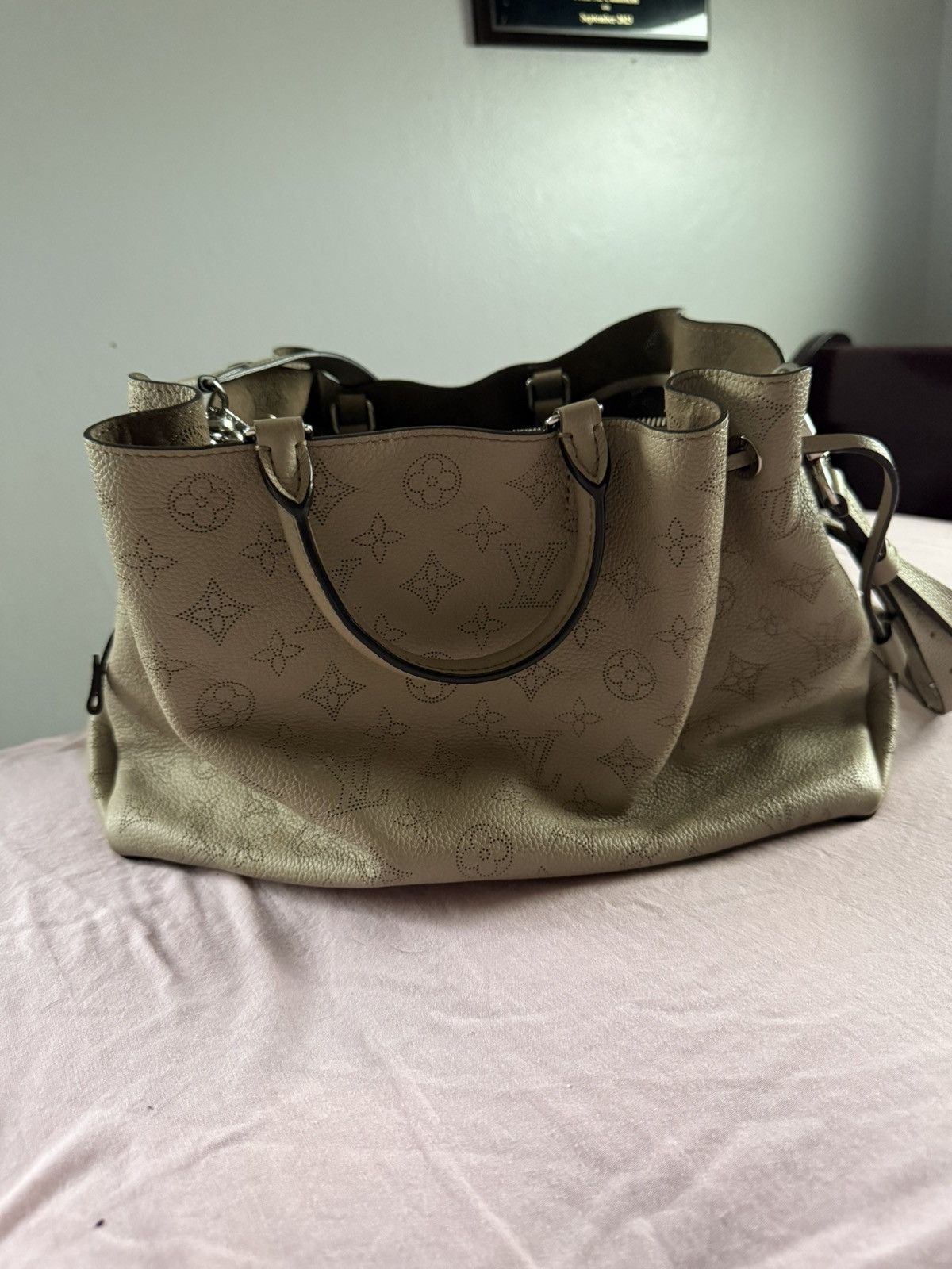 Louis Vuitton Louis Vuitton Bella Tote Bag Size ONE SIZE - 1 Thumbnail