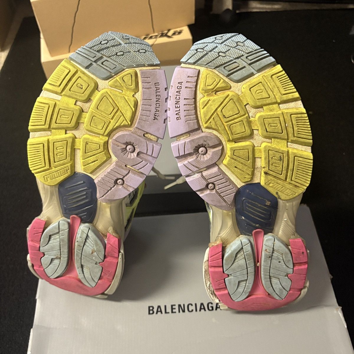 Balenciaga Balenciaga Runner Grey Multi Color Size US 12 / EU 45 - 10 Thumbnail