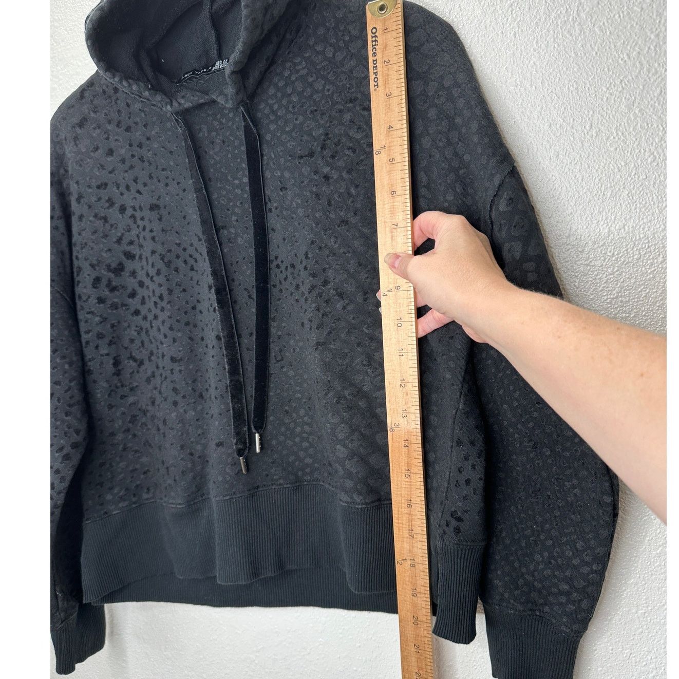 Other Black Tape Black Hooded Long Sleeve Cheetah Embossed Hoodie Size S / US 4 / IT 40 - 9 Thumbnail