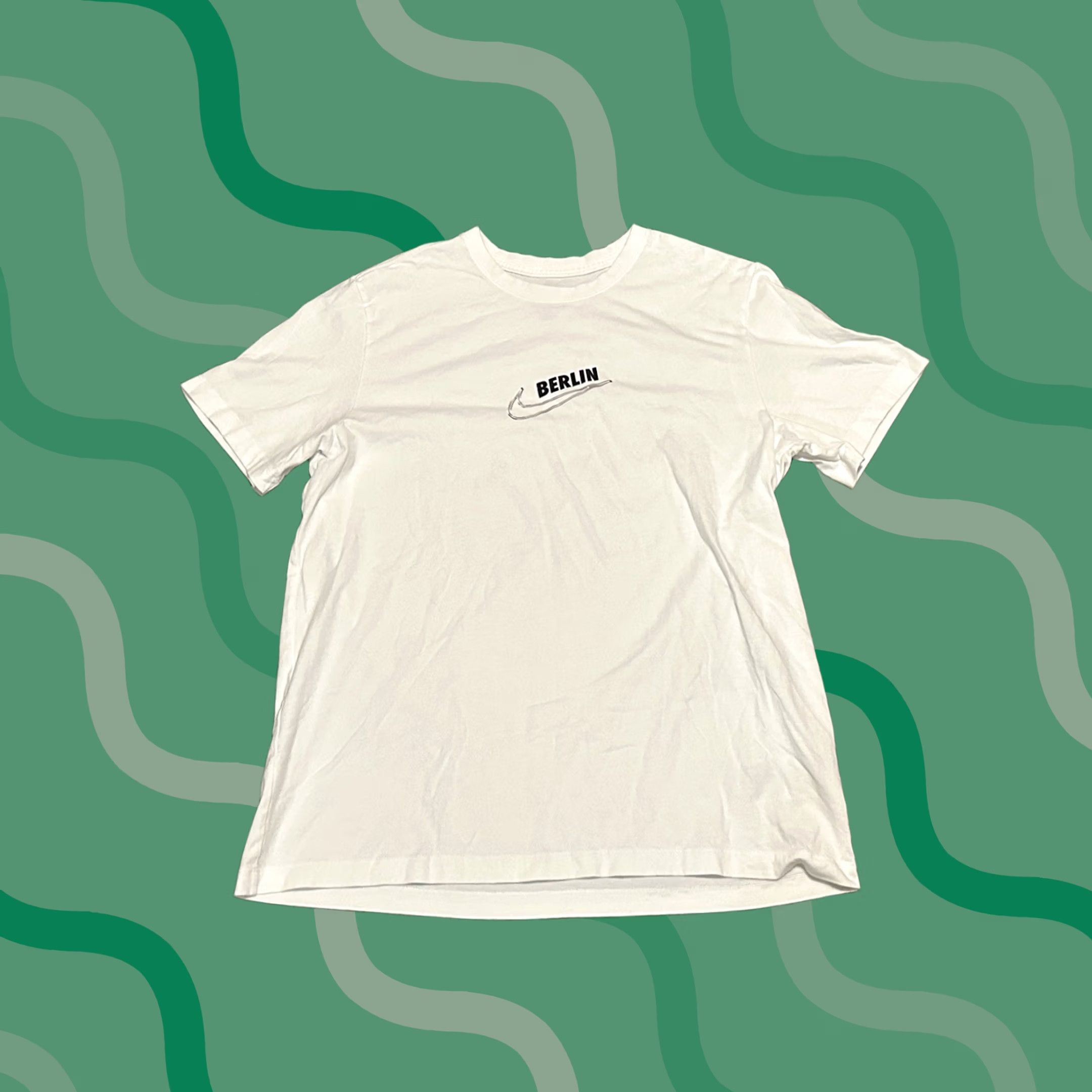 Nike Nike Shirt Mens XL White Graphic Print Short Sleeve Berlin Size US XL / EU 56 / 4 - 1 Thumbnail